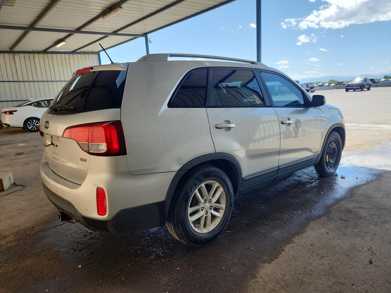 2014 Kia Sorento Lx Silver vin: 5XYKTDA71EG475001 Damage: Right Qtr Panel, Dent(S) W/ Paint Dmg, 1 To 2 Inches