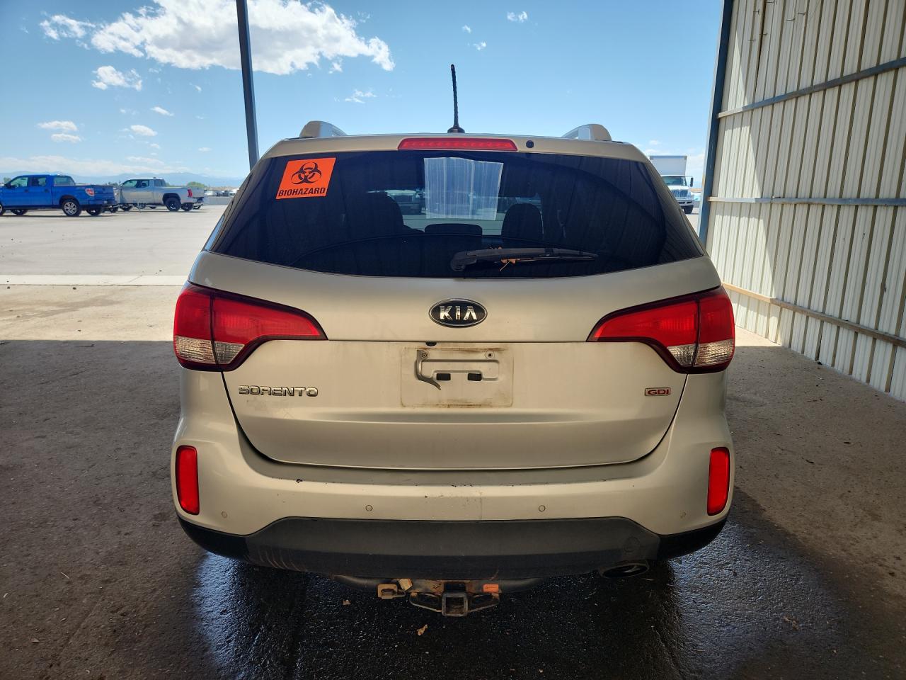 2014 Kia Sorento Lx Silver vin: 5XYKTDA71EG475001 Damage: Rear Bumper, Heavy Scratch, 1 To 2 Inches