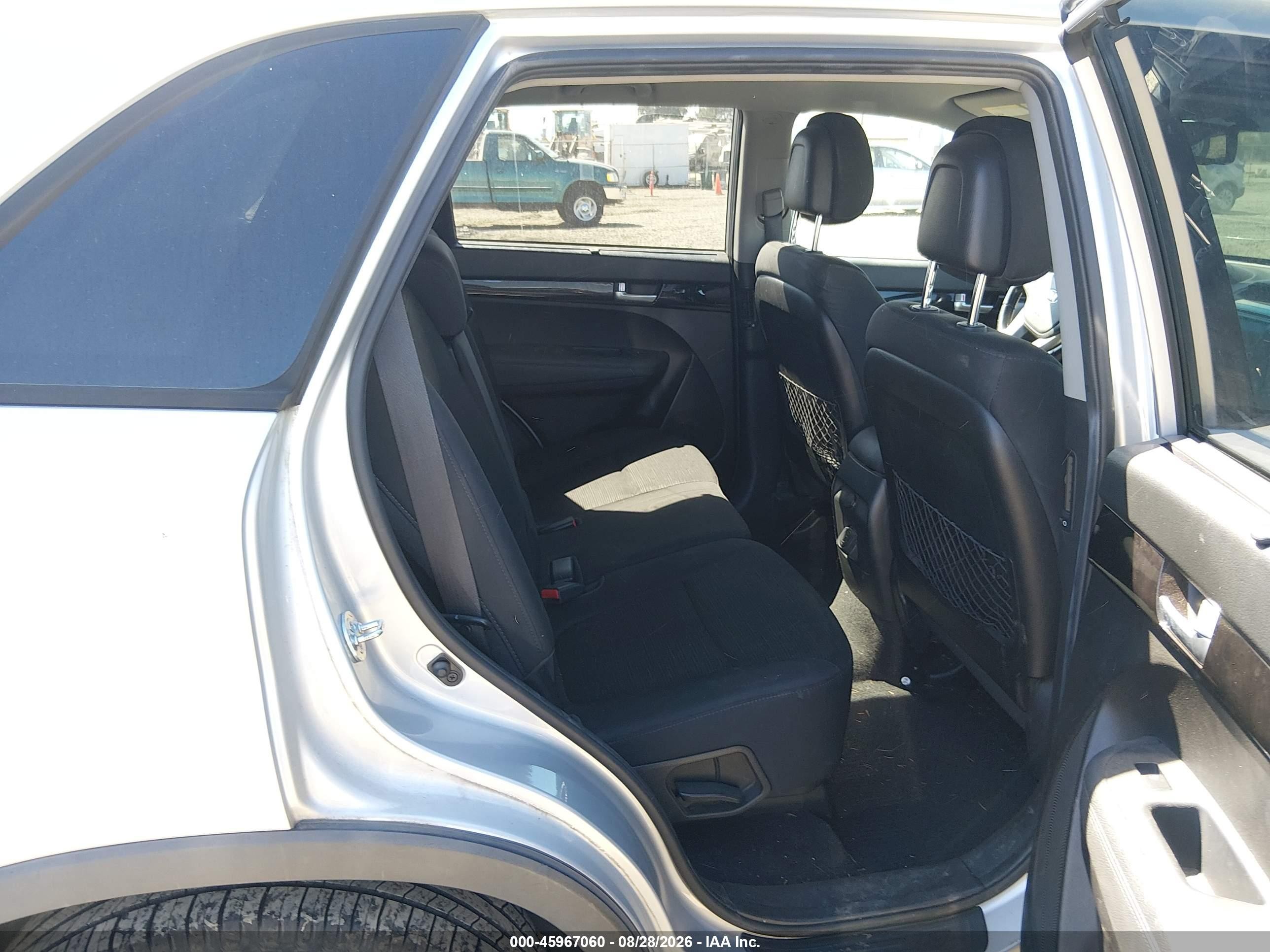 2014 Kia Sorento Lx V6 Silver vin: 5XYKTDA71EG539912