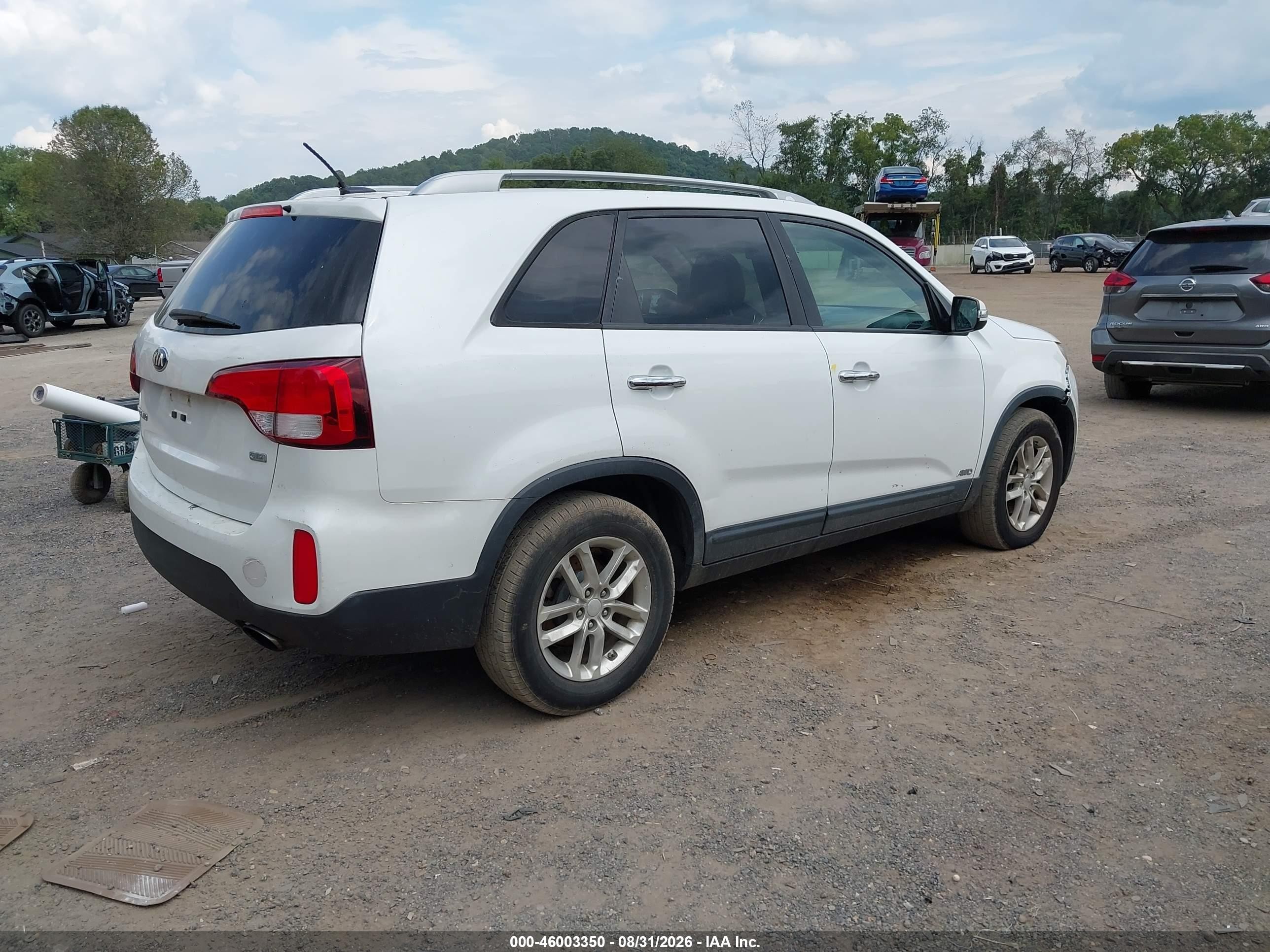 2015 Kia Sorento Lx V6 White vin: 5XYKTDA72FG564075