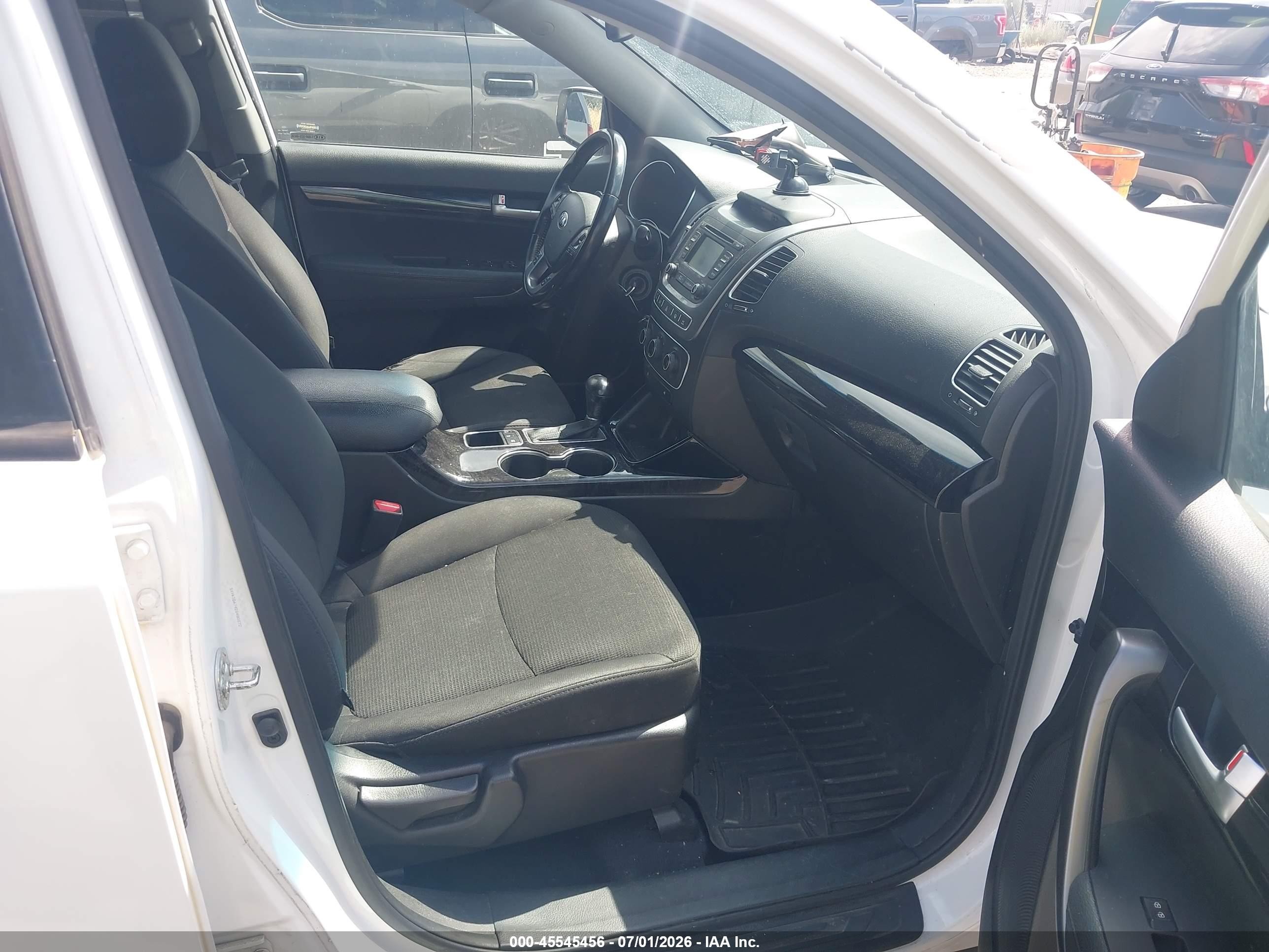 2014 Kia Sorento Lx V6 White vin: 5XYKTDA74EG480872