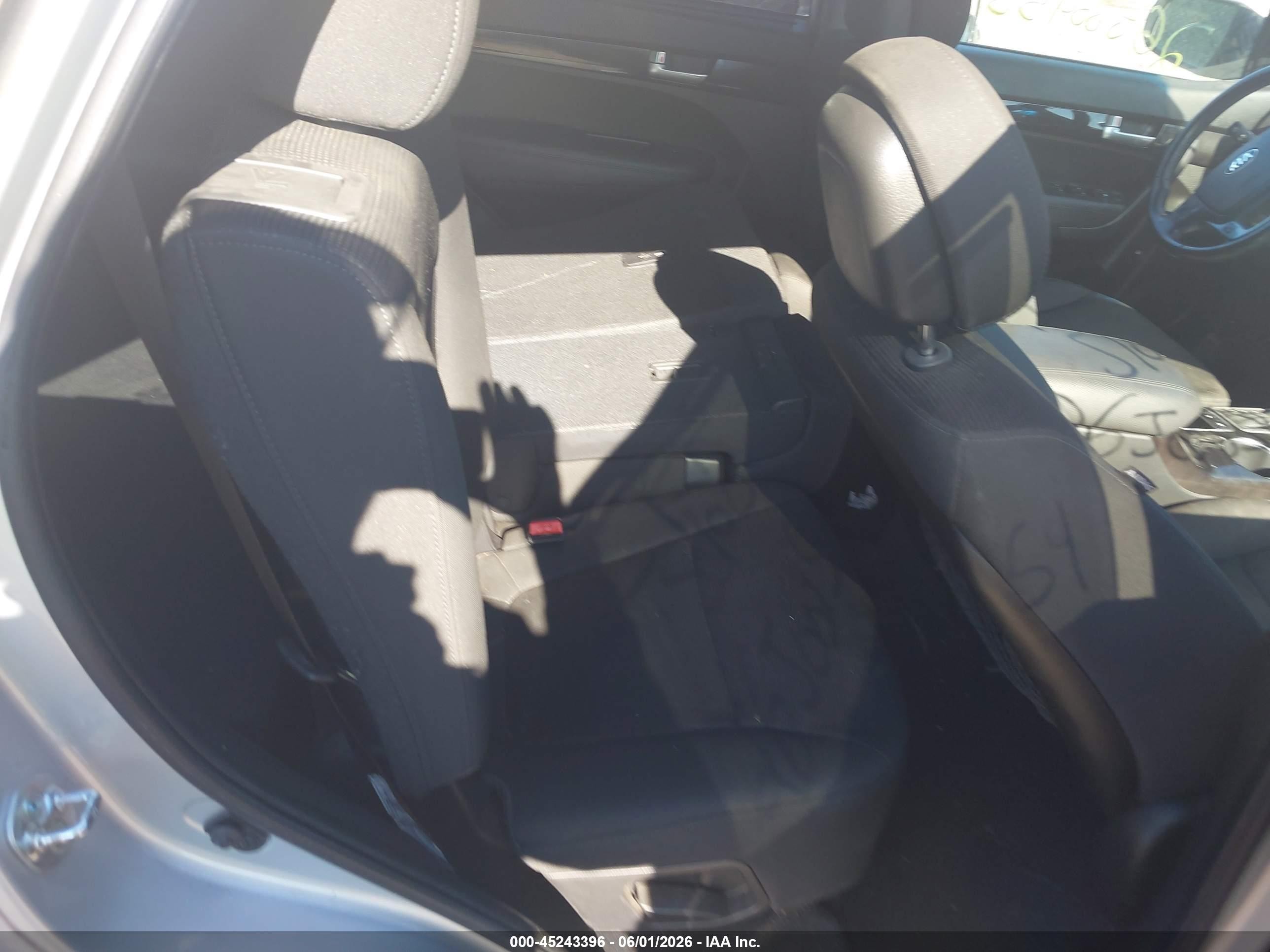 2014 Kia Sorento Lx V6 Серебряный vin: 5XYKTDA76EG535242