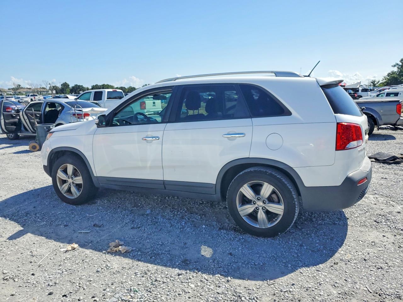 2013 Kia Sorento Ex V6 White vin: 5XYKU3A21DG329708