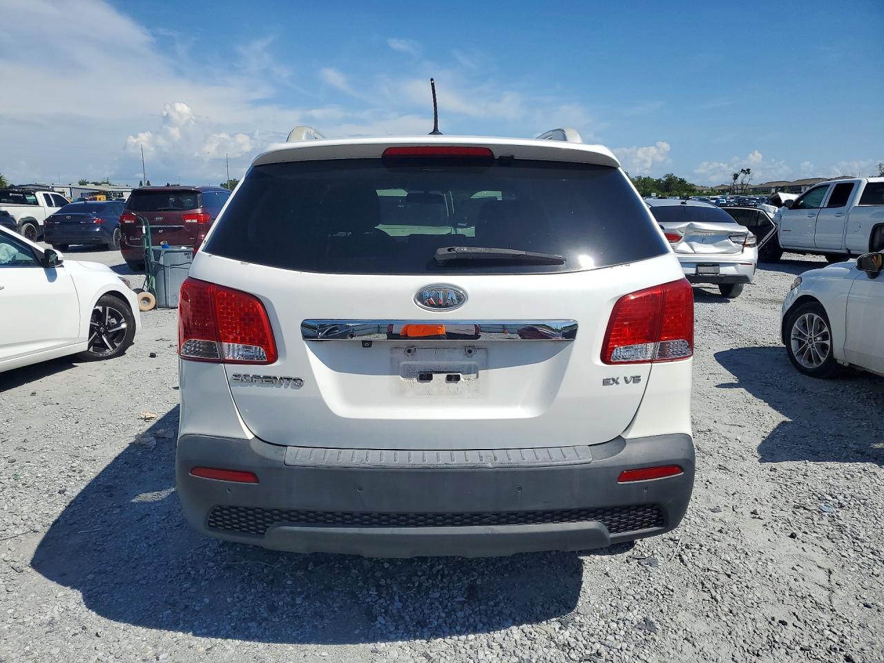 2013 Kia Sorento Ex V6 White vin: 5XYKU3A21DG329708