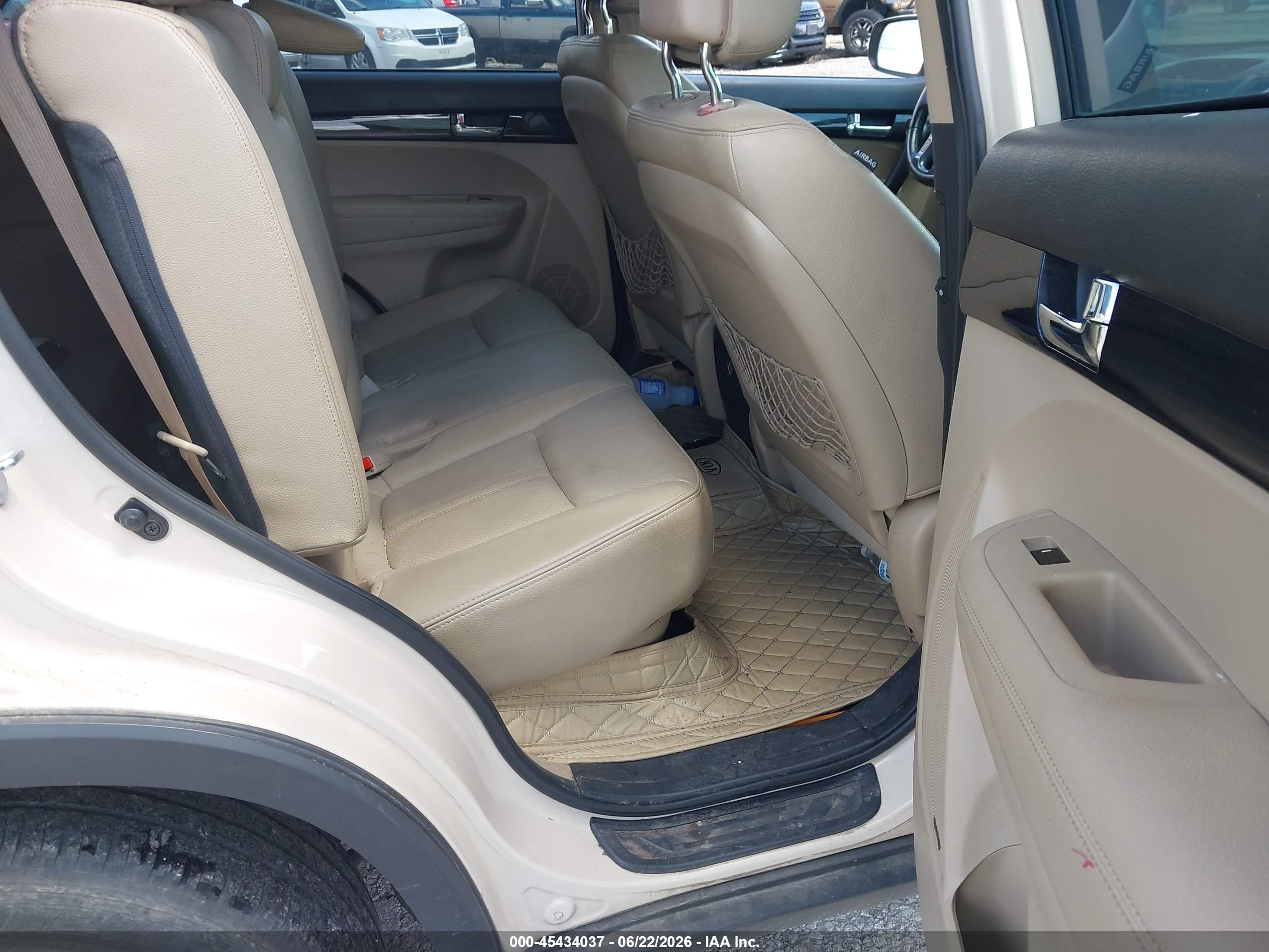 2011 Kia Sorento Ex V6 Beige vin: 5XYKU4A25BG025137