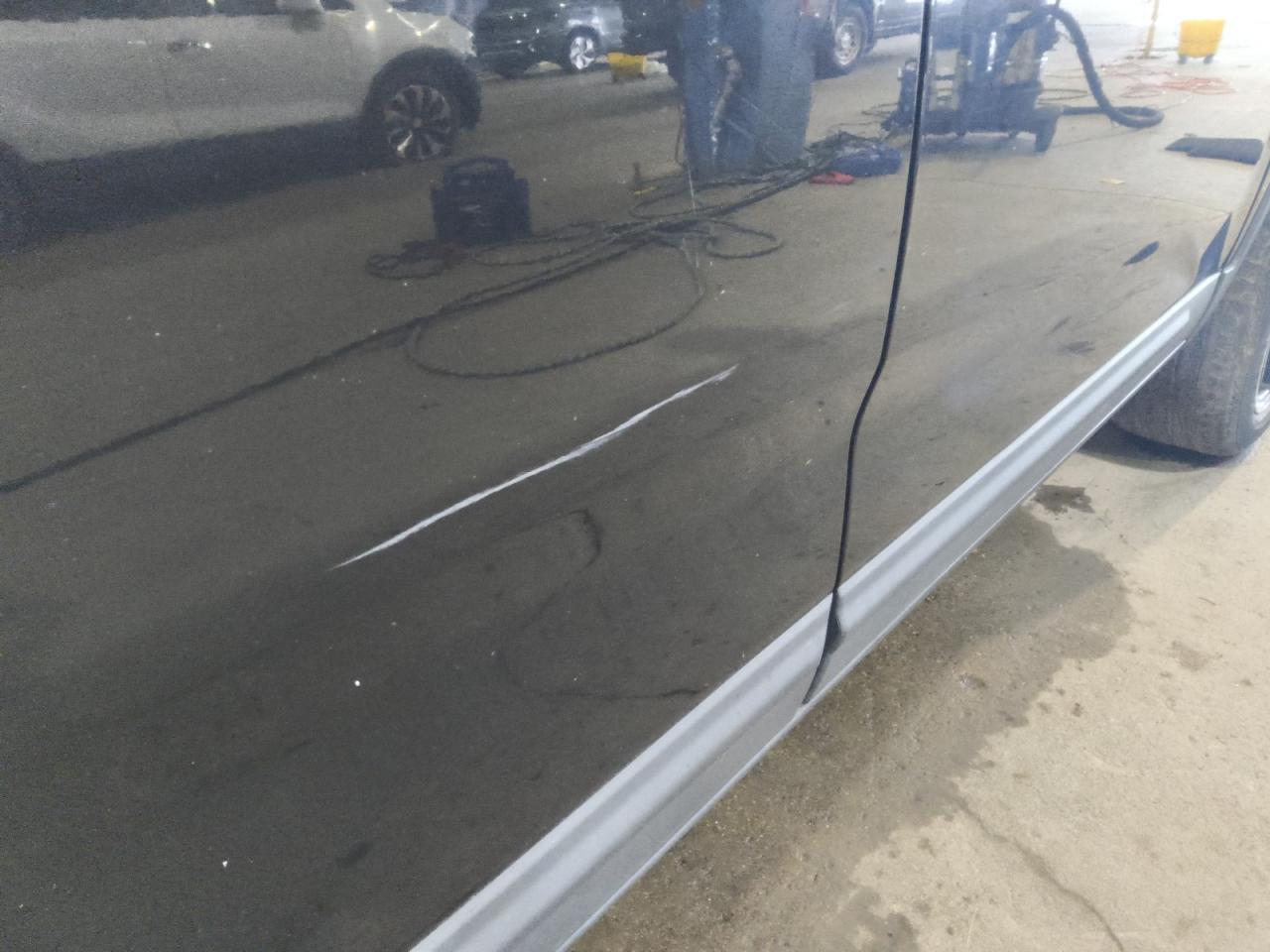 2011 Kia Sorento Ex Black vin: 5XYKU4A26BG083550 Damage: Right Rear Door, Heavy Scratch, 4 To 5 Inches