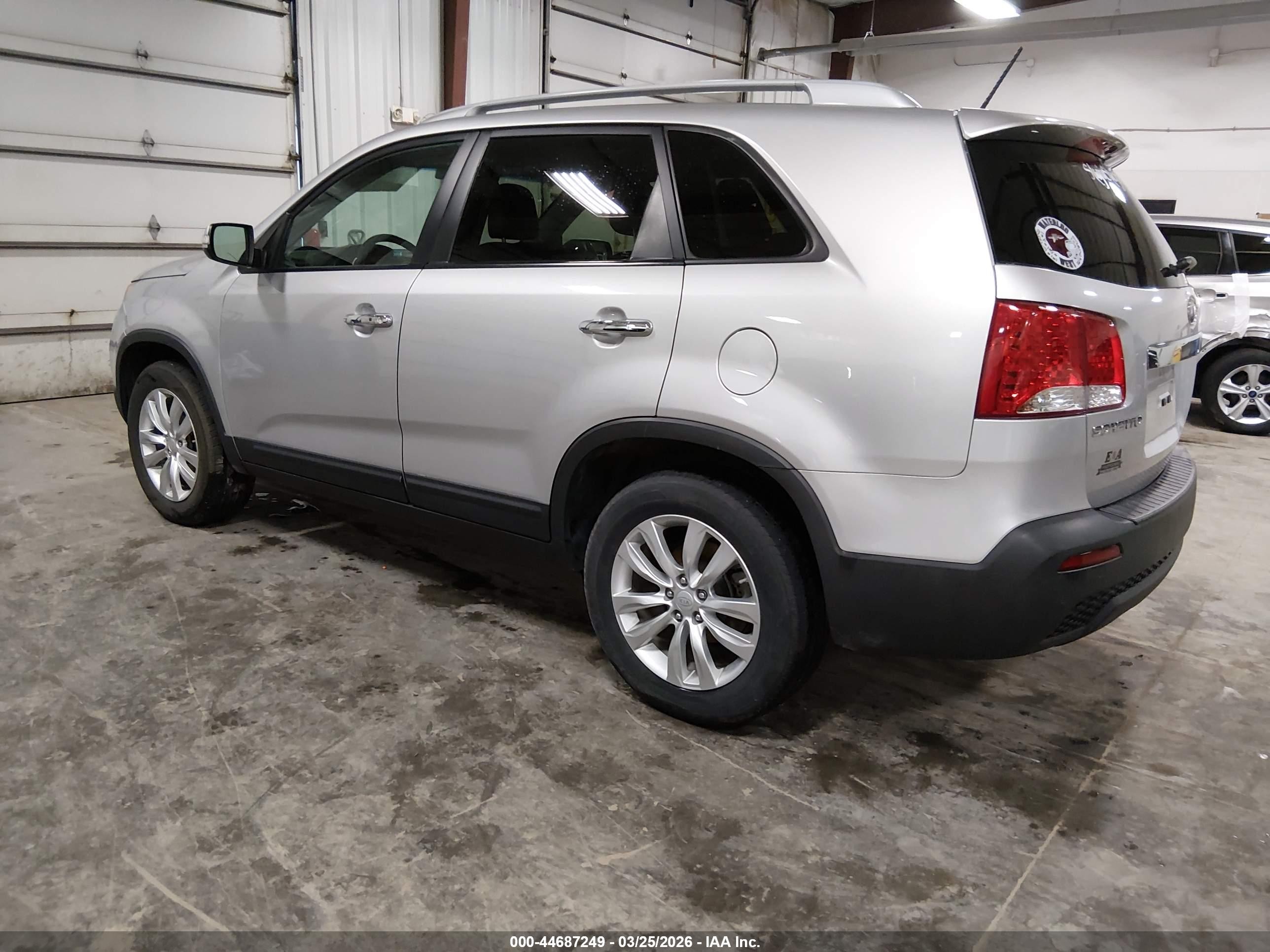 2011 Kia Sorento Ex V6 Серебряный vin: 5XYKU4A26BG185902