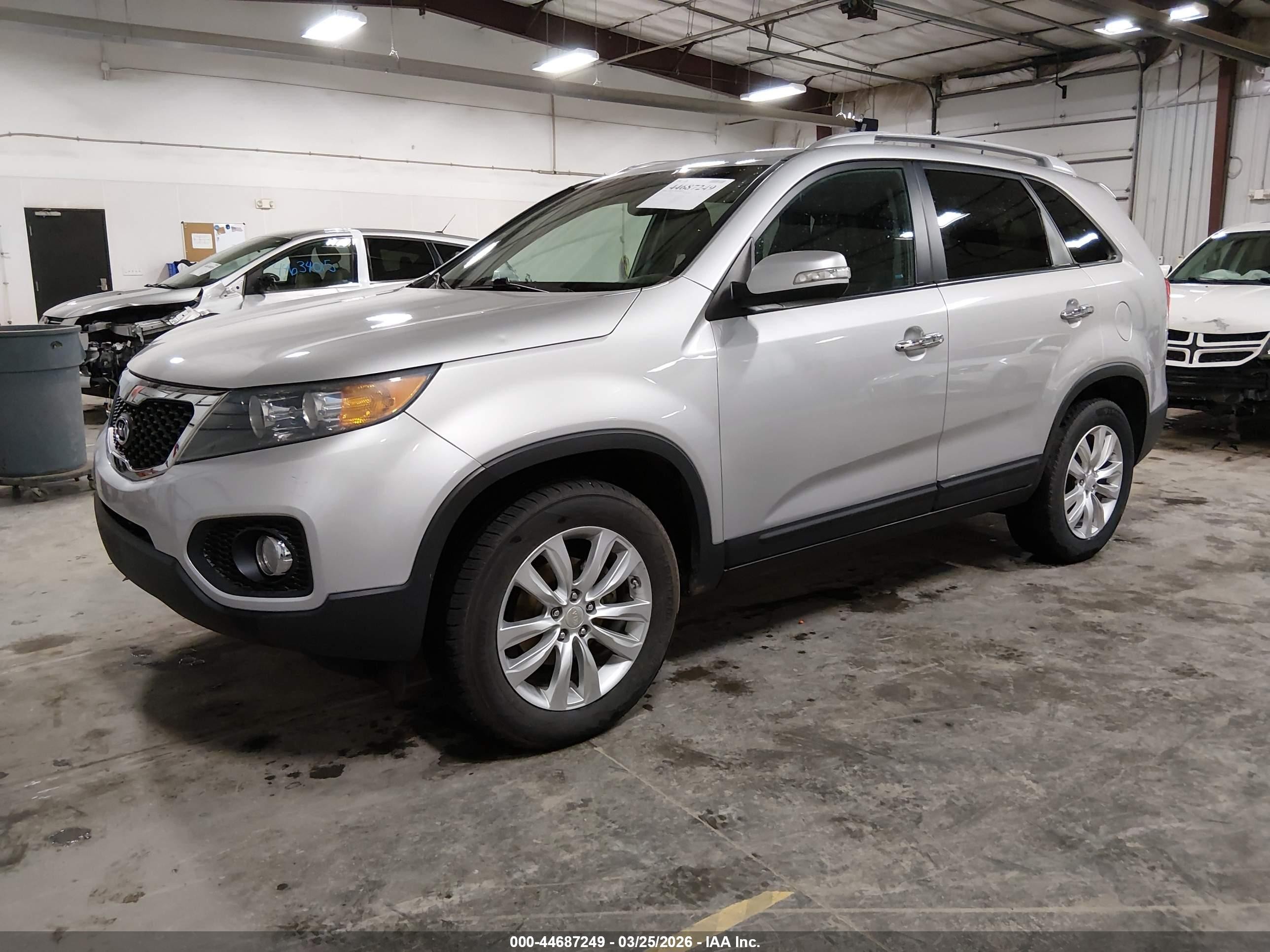 2011 Kia Sorento Ex V6 Серебряный vin: 5XYKU4A26BG185902