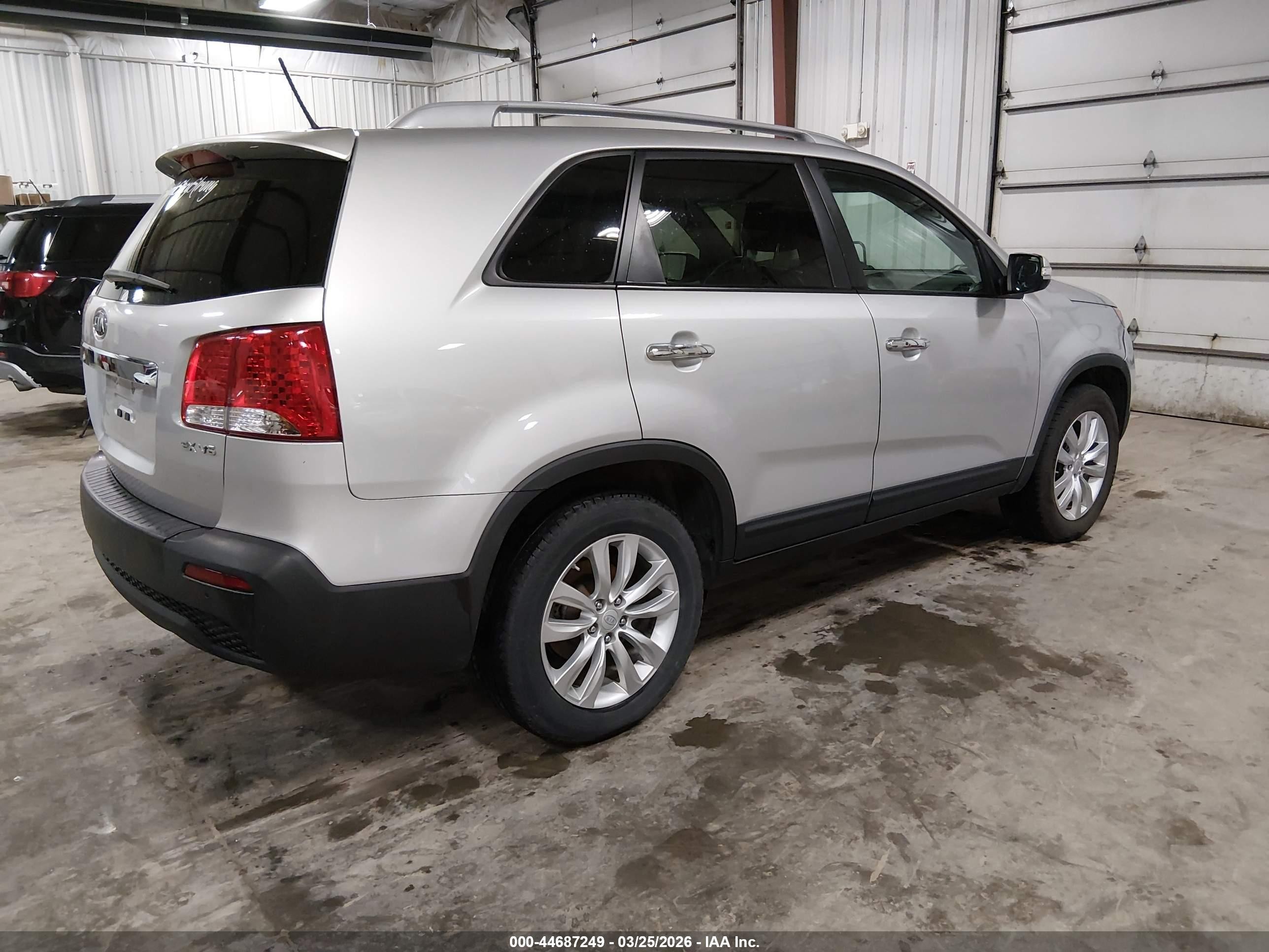 2011 Kia Sorento Ex V6 Серебряный vin: 5XYKU4A26BG185902