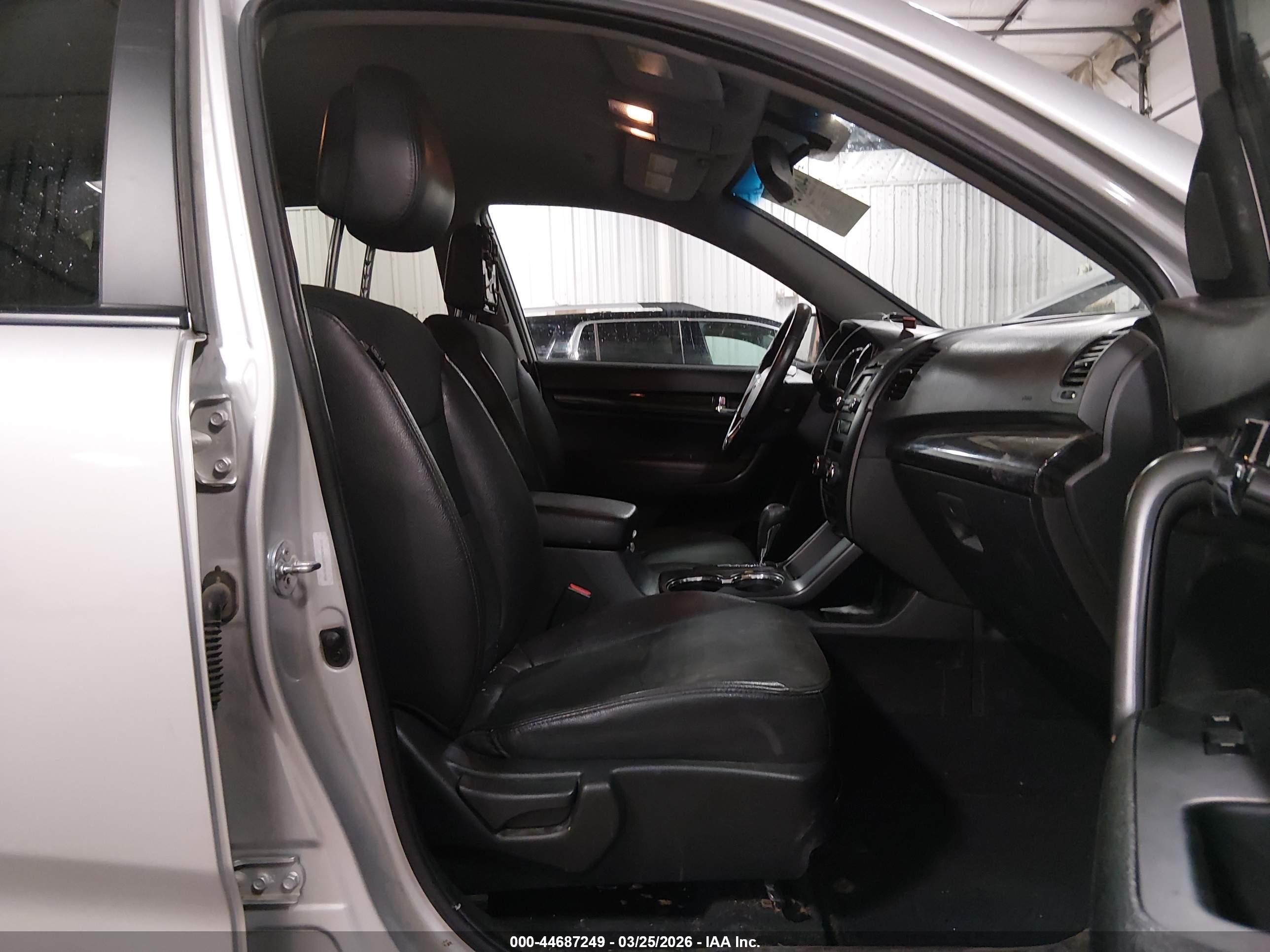2011 Kia Sorento Ex V6 Серебряный vin: 5XYKU4A26BG185902