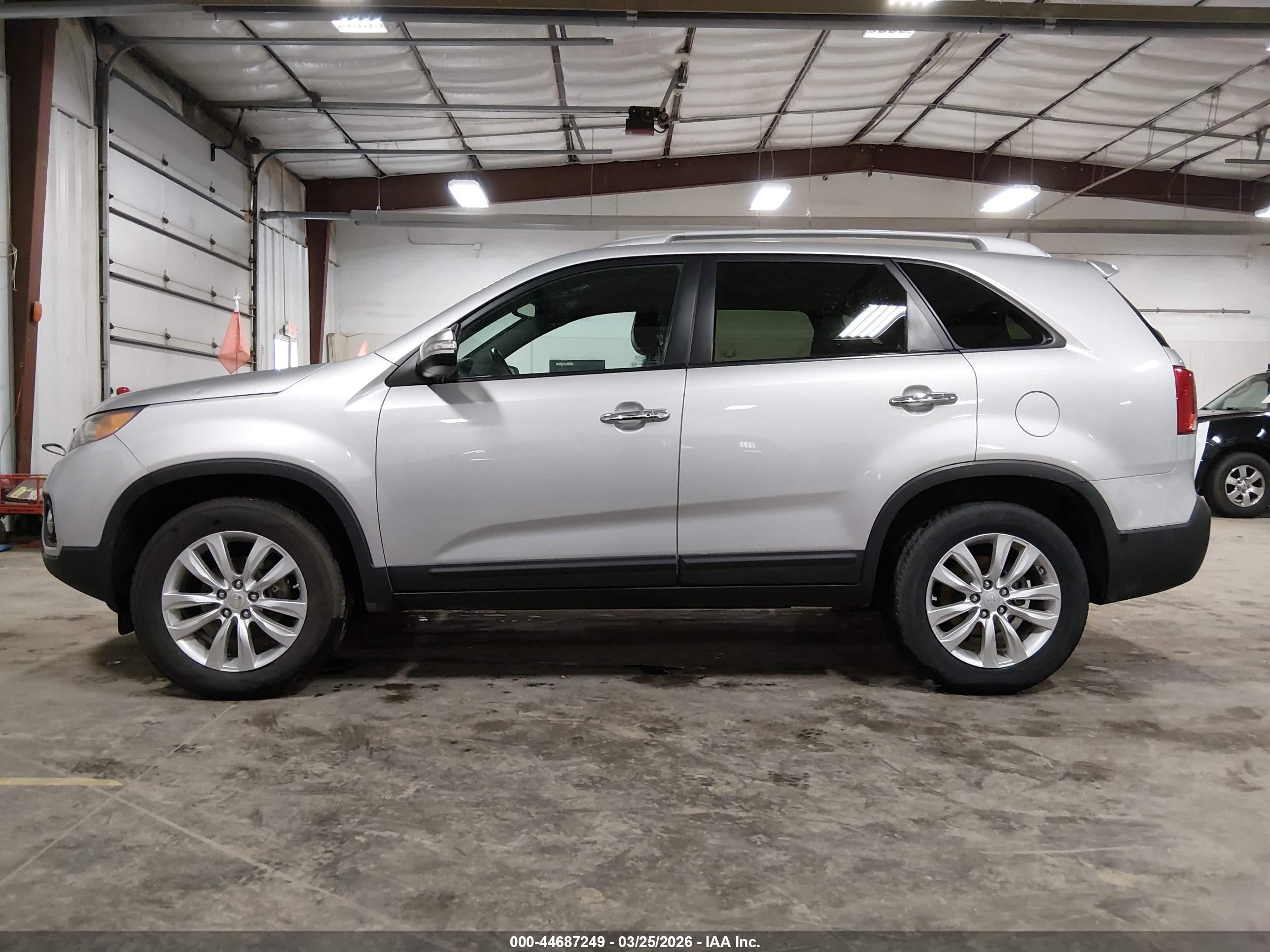 2011 Kia Sorento Ex V6 Серебряный vin: 5XYKU4A26BG185902