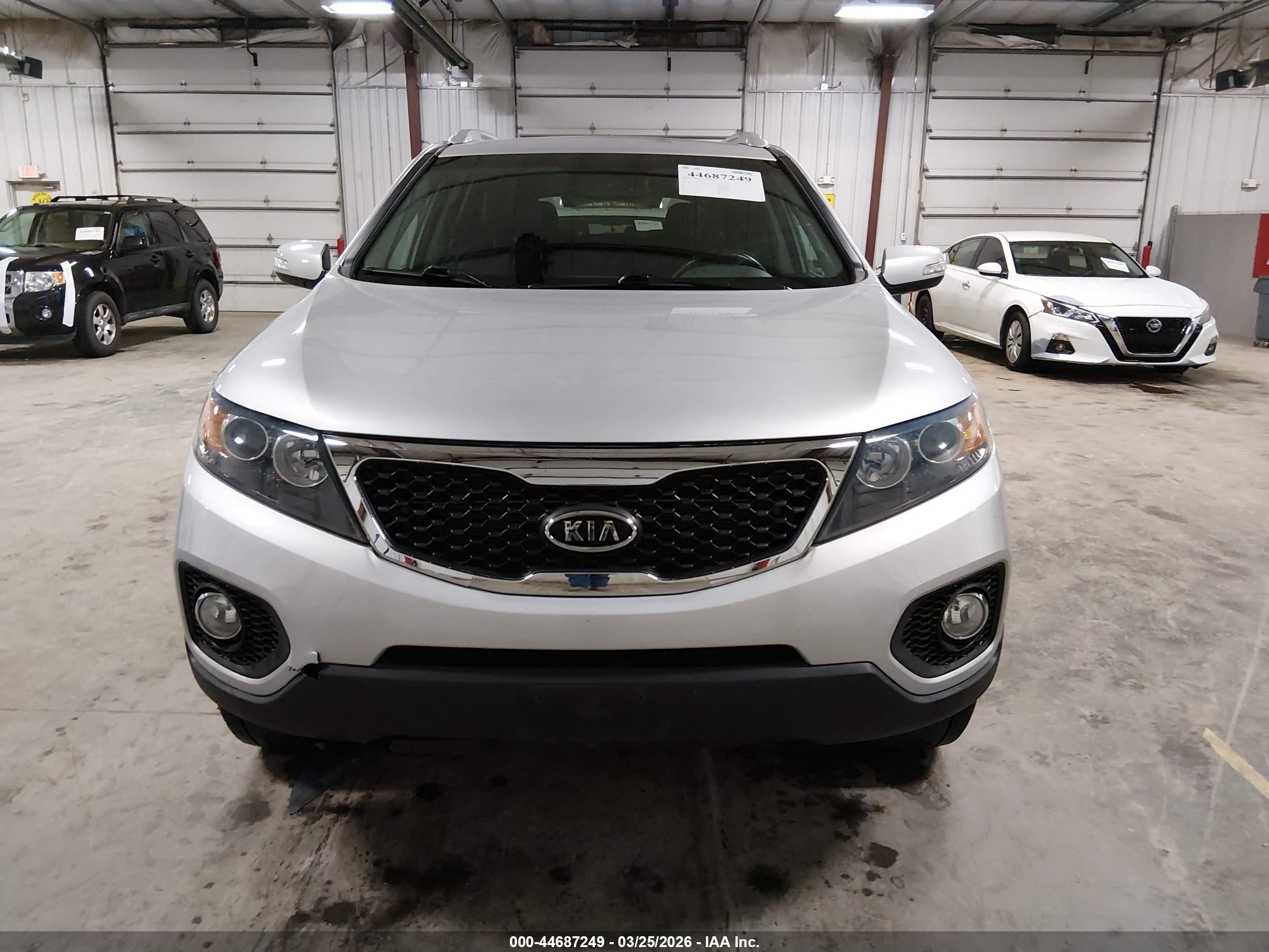 2011 Kia Sorento Ex V6 Серебряный vin: 5XYKU4A26BG185902