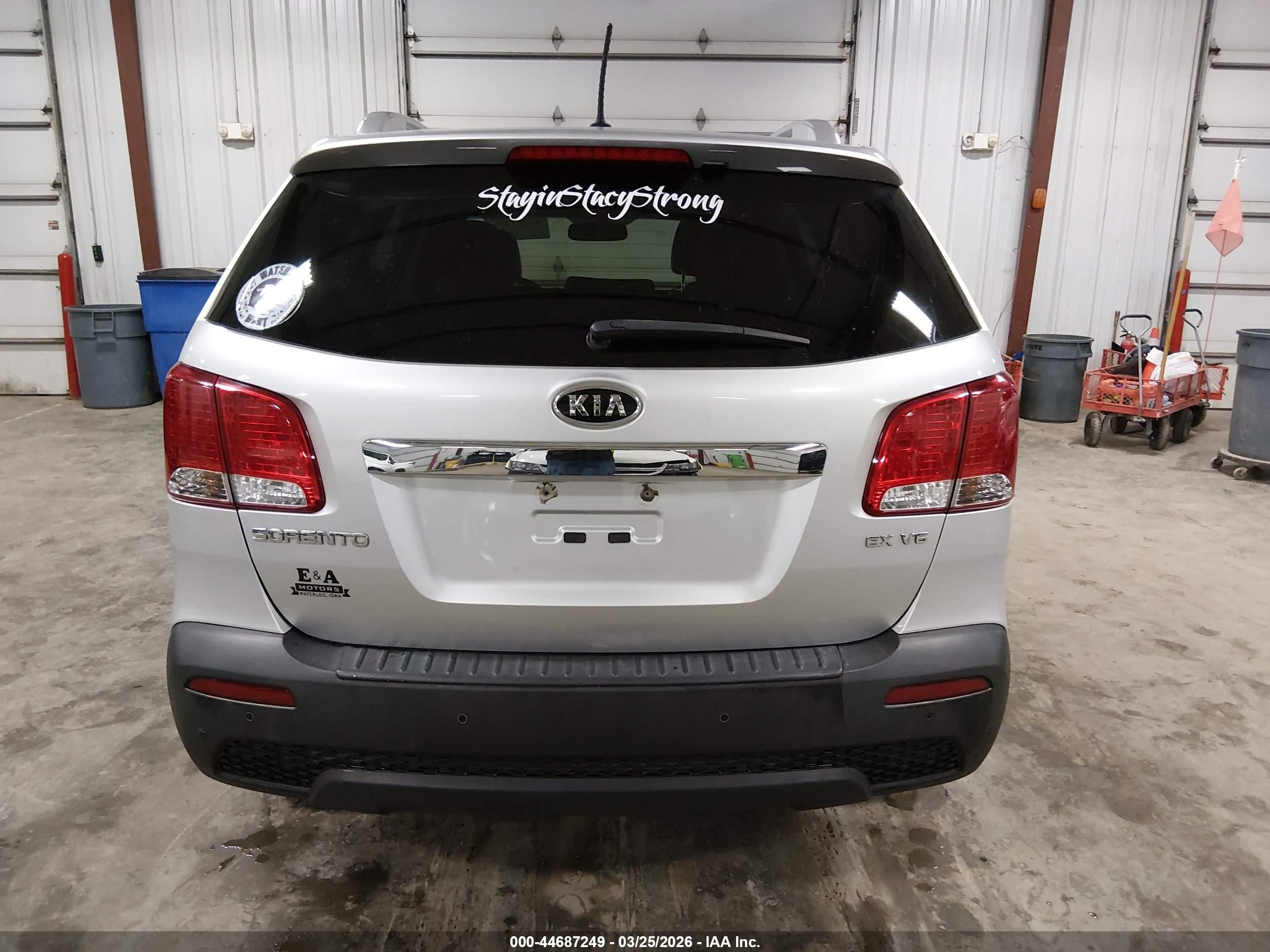 2011 Kia Sorento Ex V6 Серебряный vin: 5XYKU4A26BG185902