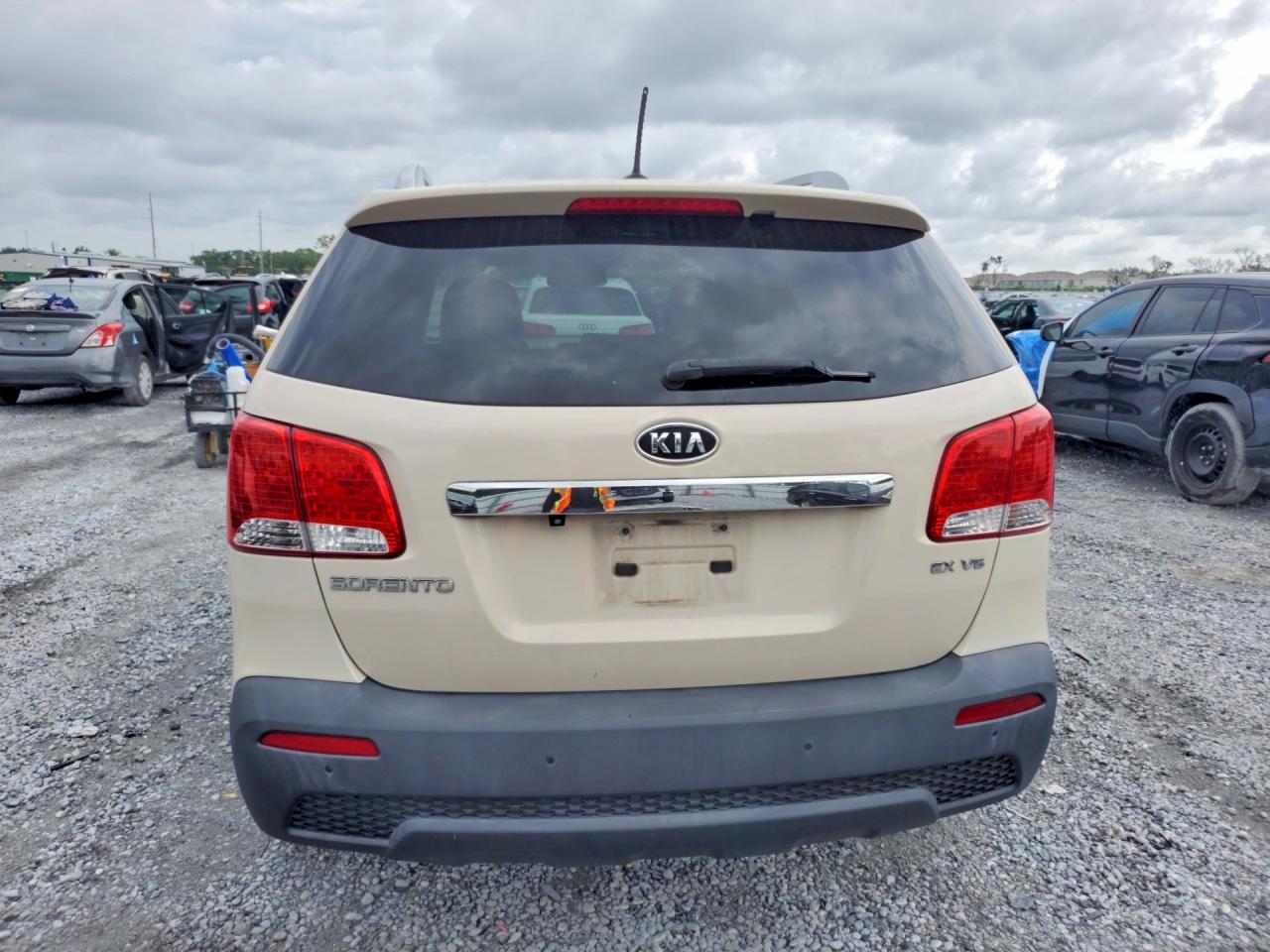2011 Kia Sorento Ex Beige vin: 5XYKU4A2XBG028096