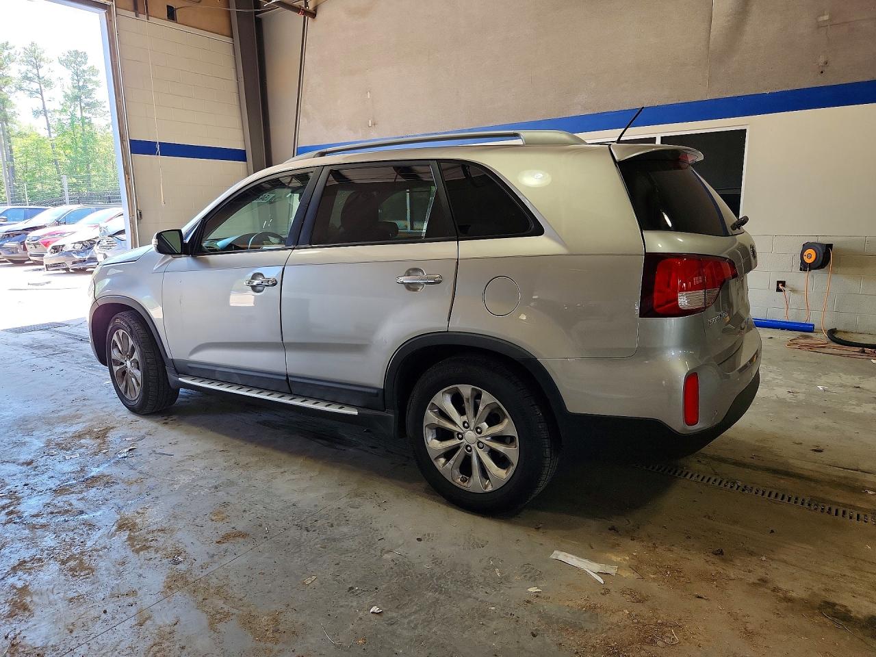 2015 Kia Borrego Silver vin: 5XYKU4A73FG632641