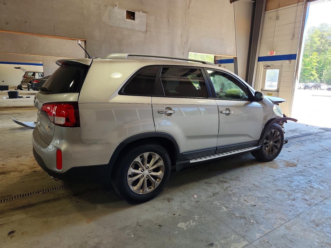 2015 Kia Borrego Silver vin: 5XYKU4A73FG632641