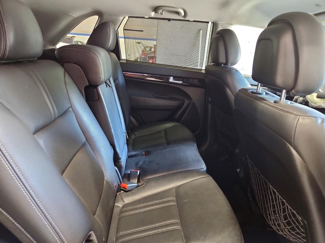 2015 Kia Borrego Silver vin: 5XYKU4A73FG632641