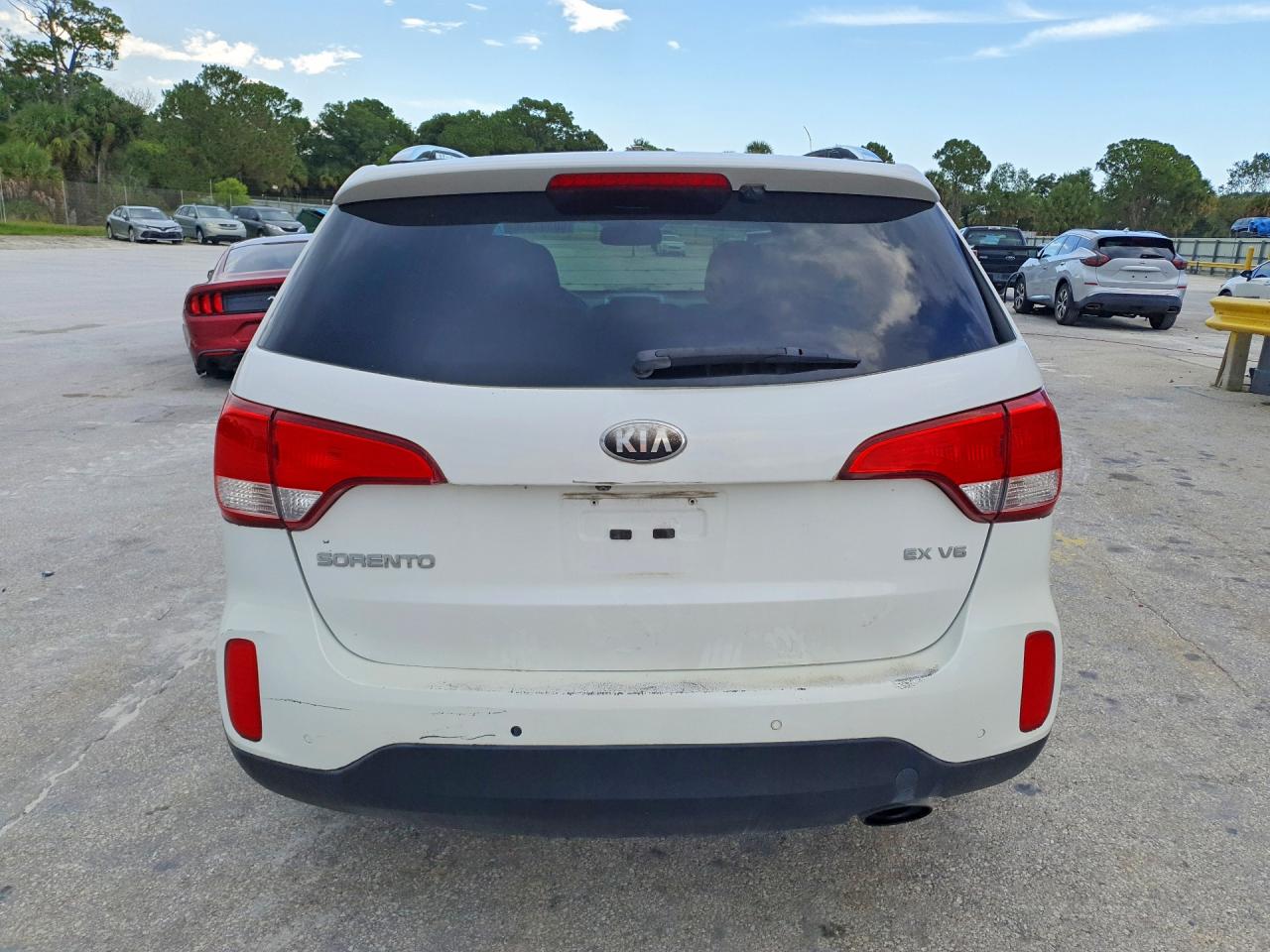 2015 Kia Sorento Ex White vin: 5XYKU4A7XFG640557