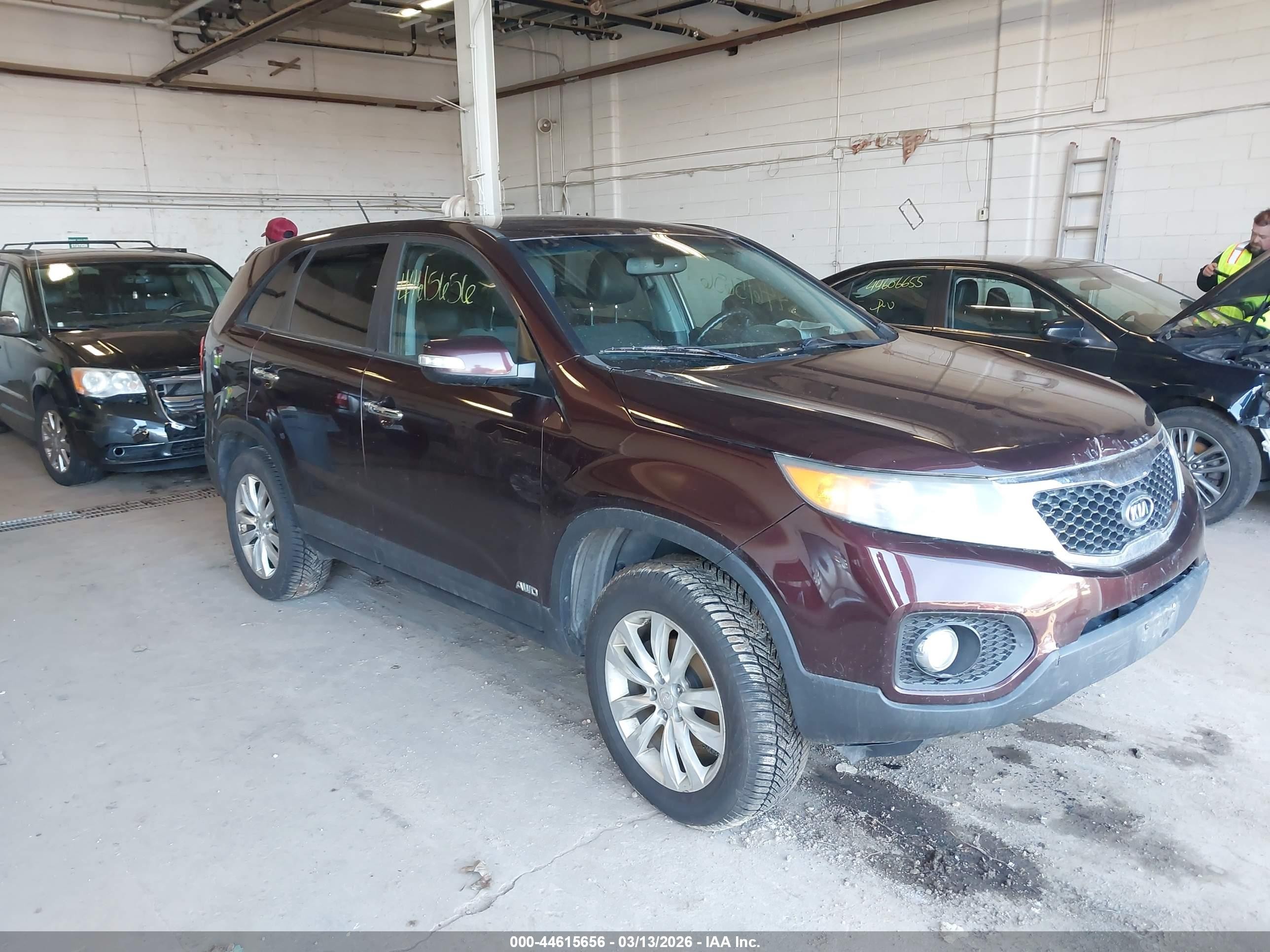2011 Kia Sorento Ex Maroon vin: 5XYKUCA17BG027652