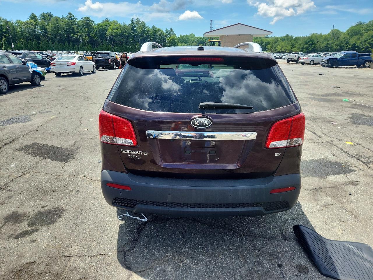 2011 Kia Sorento Ex Maroon vin: 5XYKUDA10BG038465