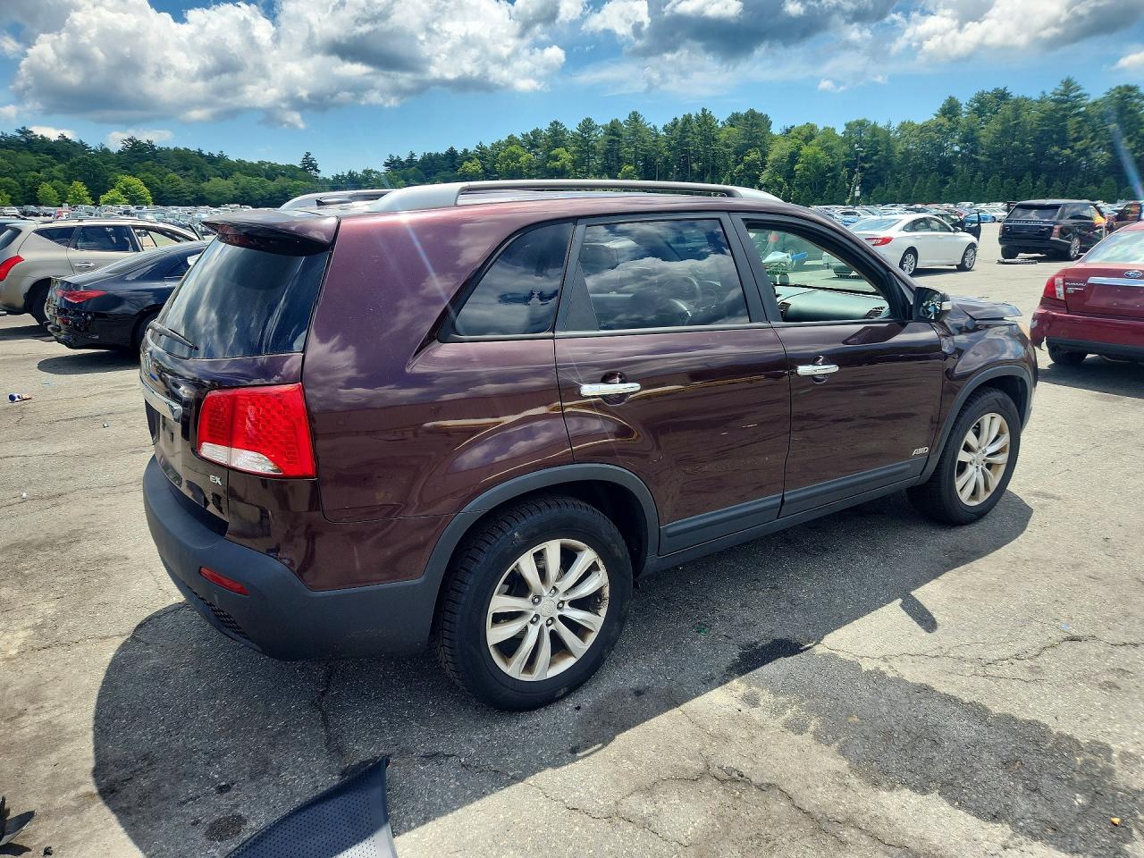 2011 Kia Sorento Ex Maroon vin: 5XYKUDA10BG038465