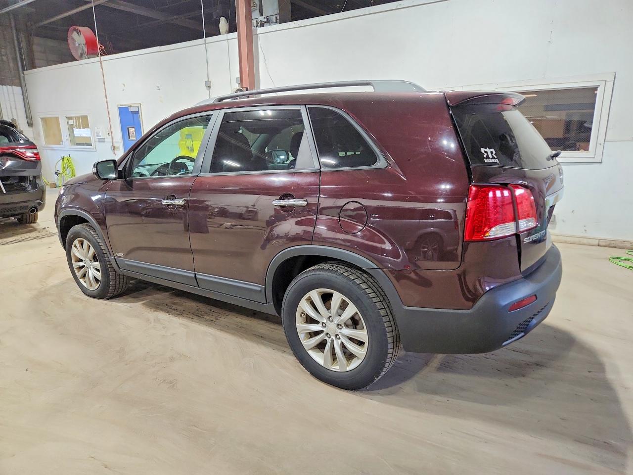 2011 Kia Sorento Ex Red vin: 5XYKUDA16BG118465