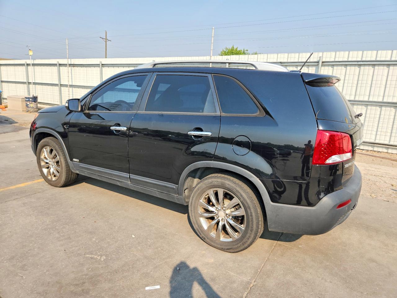 2011 Kia Sorento Ex Black vin: 5XYKUDA20BG085083