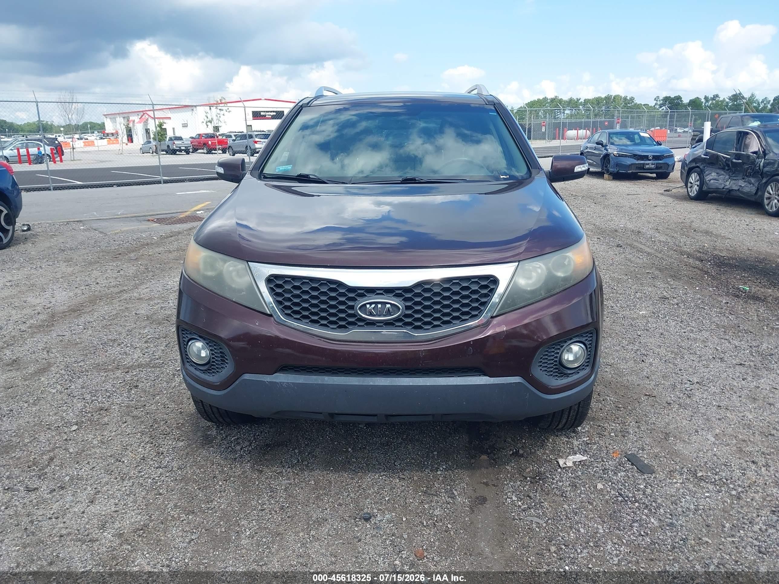2011 Kia Sorento Ex V6 Maroon vin: 5XYKUDA21BG055820