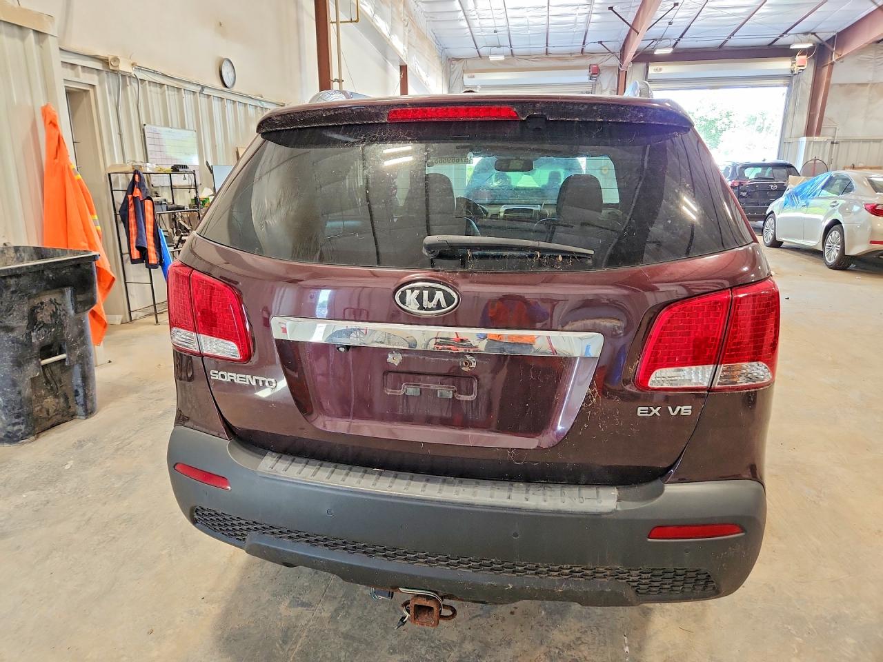 2011 Kia Sorento Ex Maroon vin: 5XYKUDA21BG183071