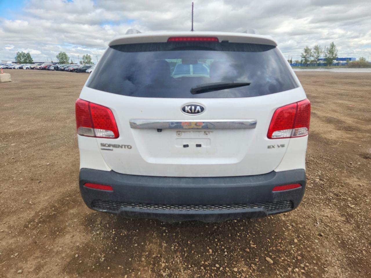 2011 Kia Sorento Ex Белый vin: 5XYKUDA23BG126175