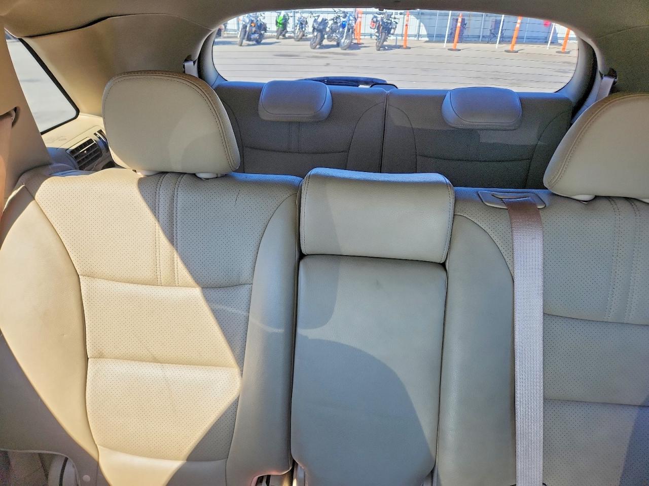 2011 Kia Sorento Ex White vin: 5XYKUDA25BG033366