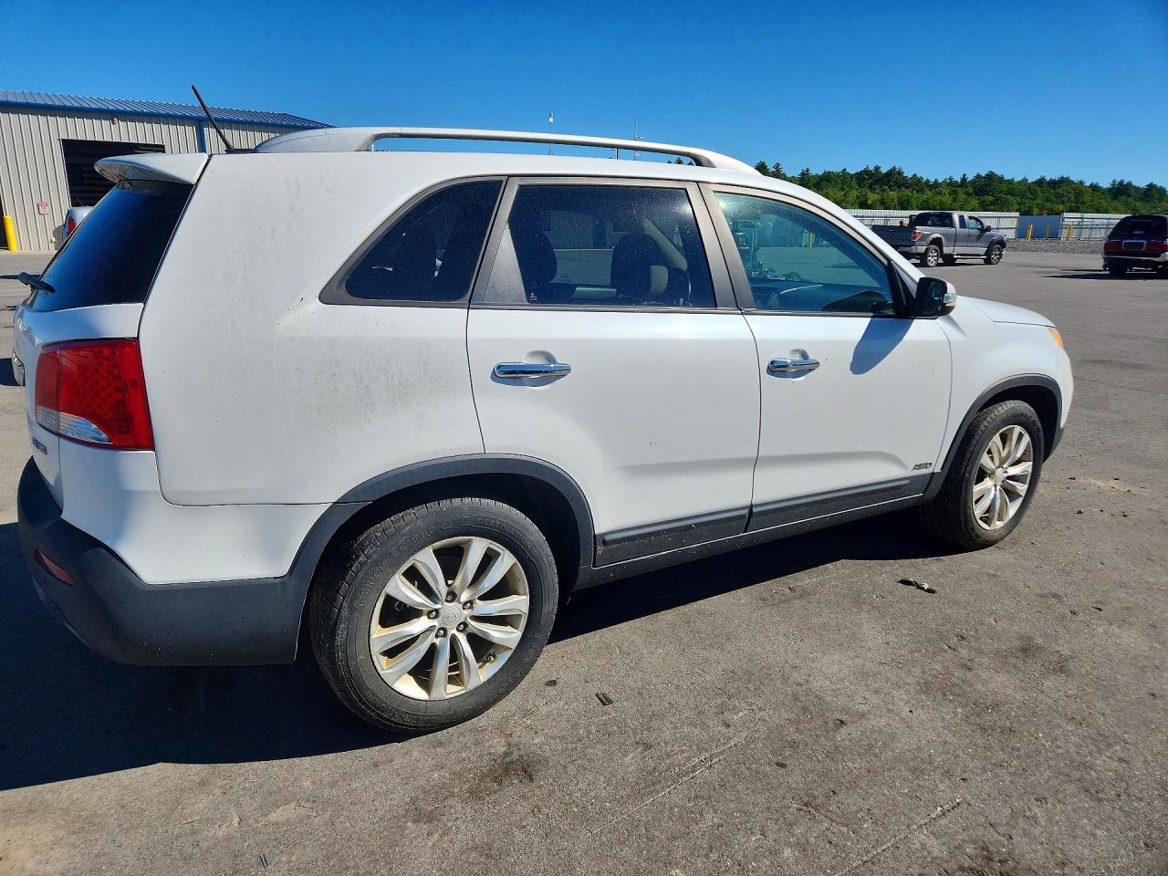 2011 Kia Sorento Ex White vin: 5XYKUDA25BG033366