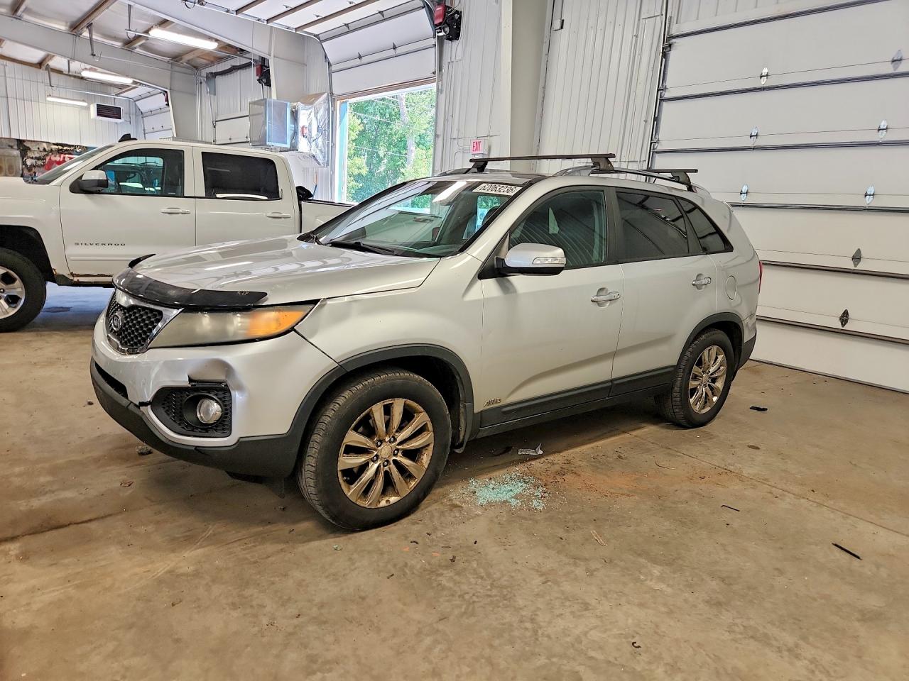 2011 Kia Sorento Ex Серебряный vin: 5XYKUDA25BG134584