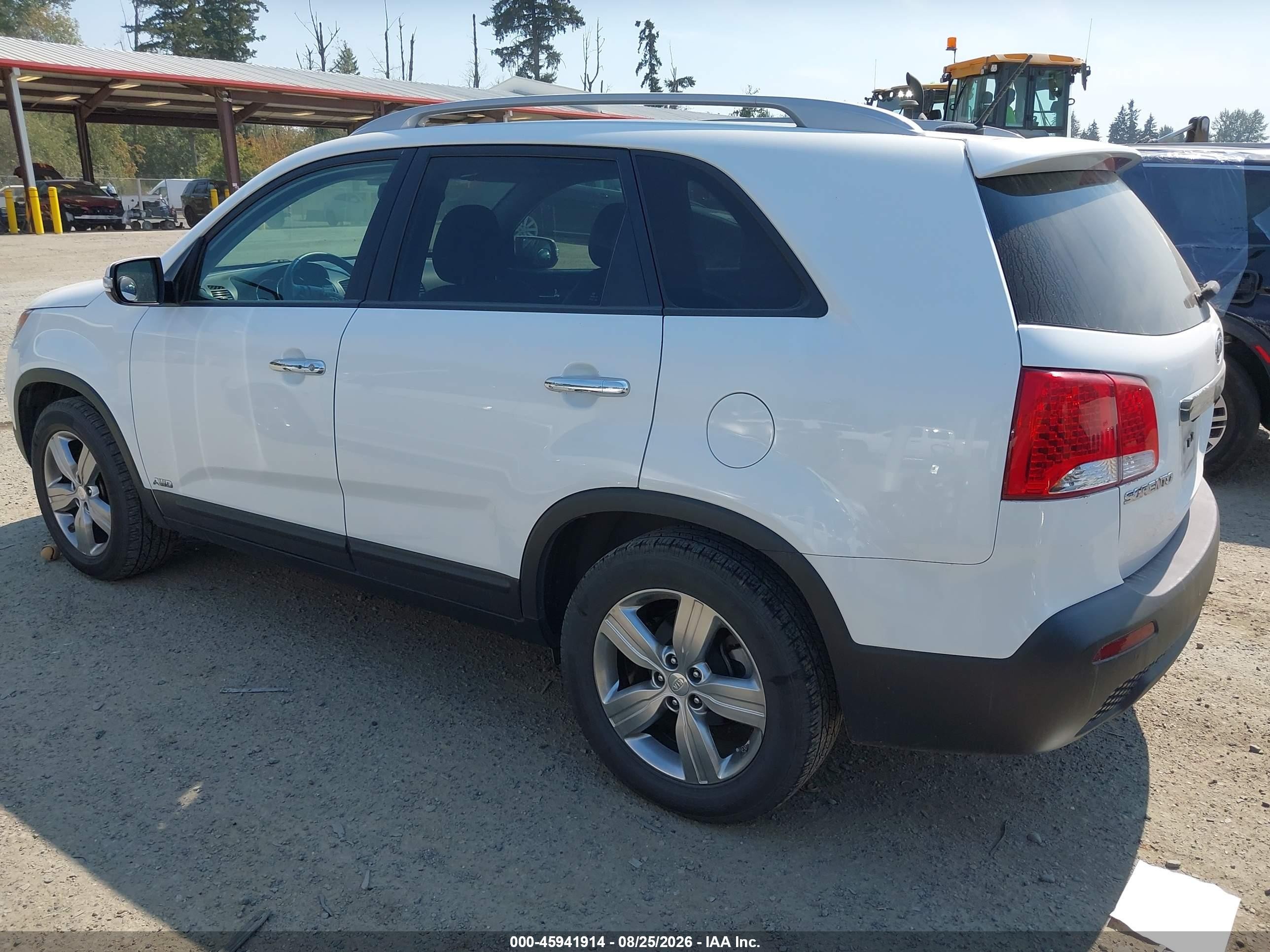 2013 Kia Sorento Ex V6 White vin: 5XYKUDA27DG399641