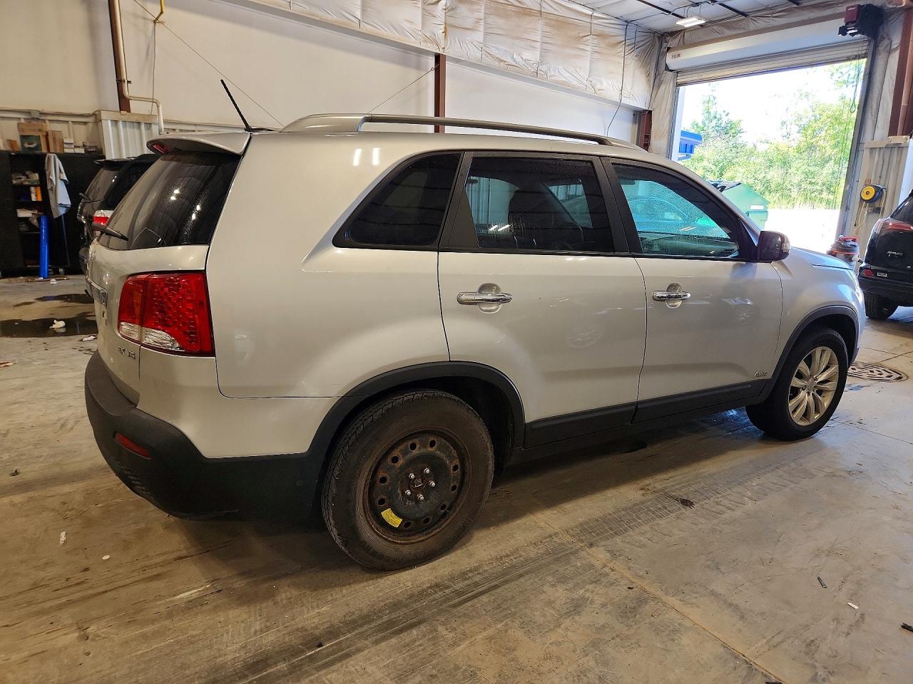 2011 Kia Sorento Ex Silver vin: 5XYKUDA28BG061193