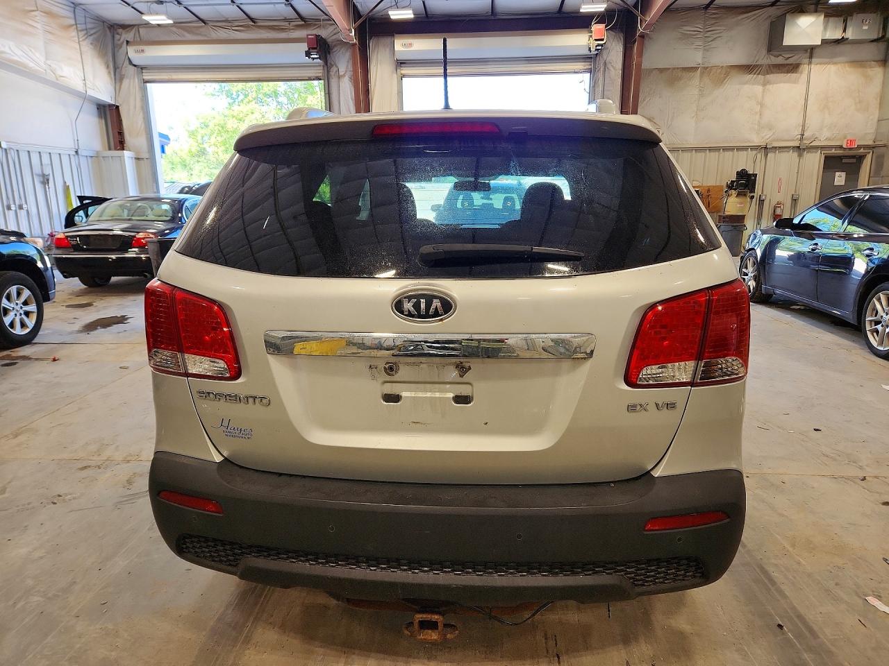2011 Kia Sorento Ex Silver vin: 5XYKUDA28BG061193