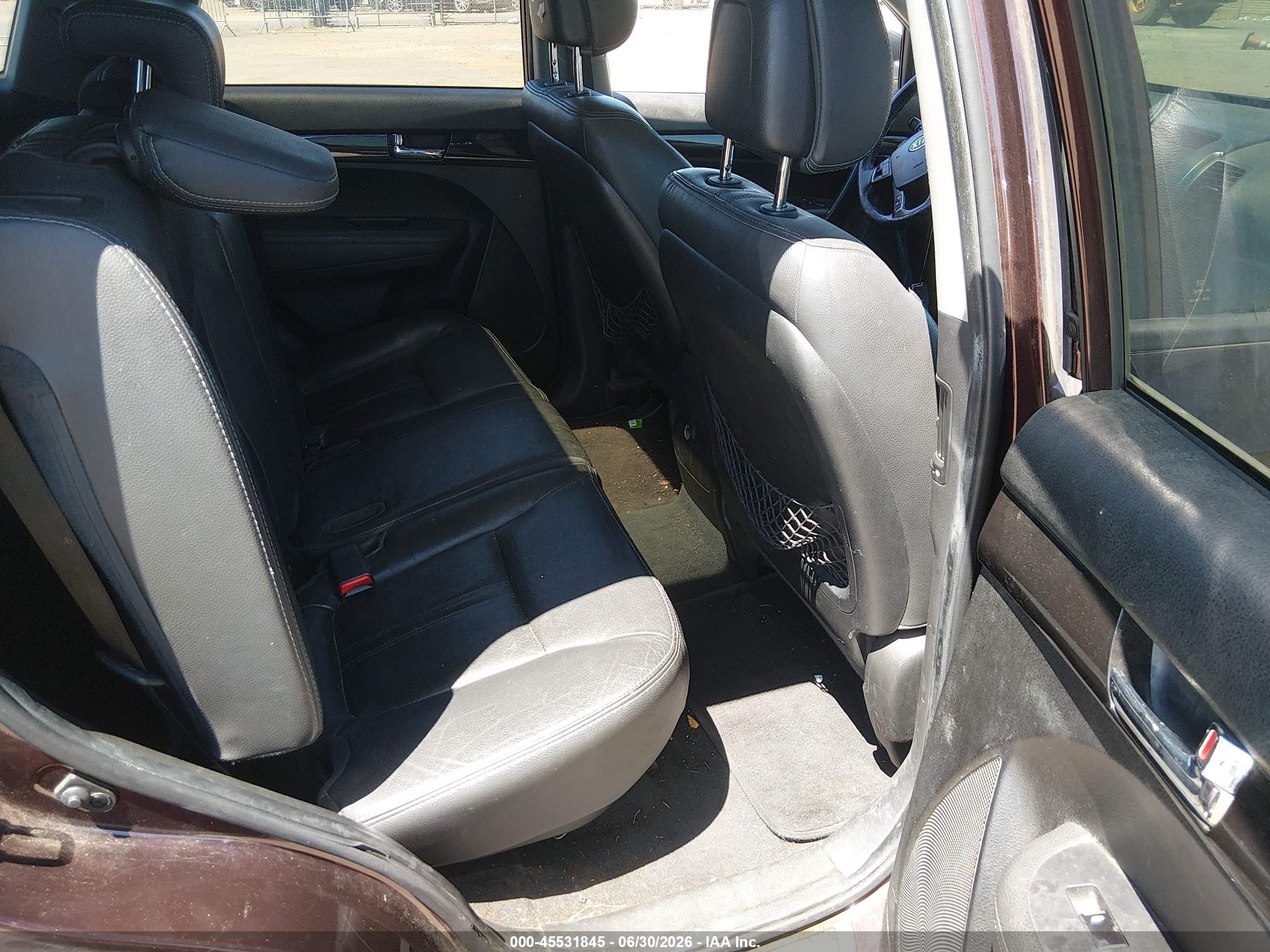 2011 Kia Sorento Ex V6 Maroon vin: 5XYKUDA28BG151878