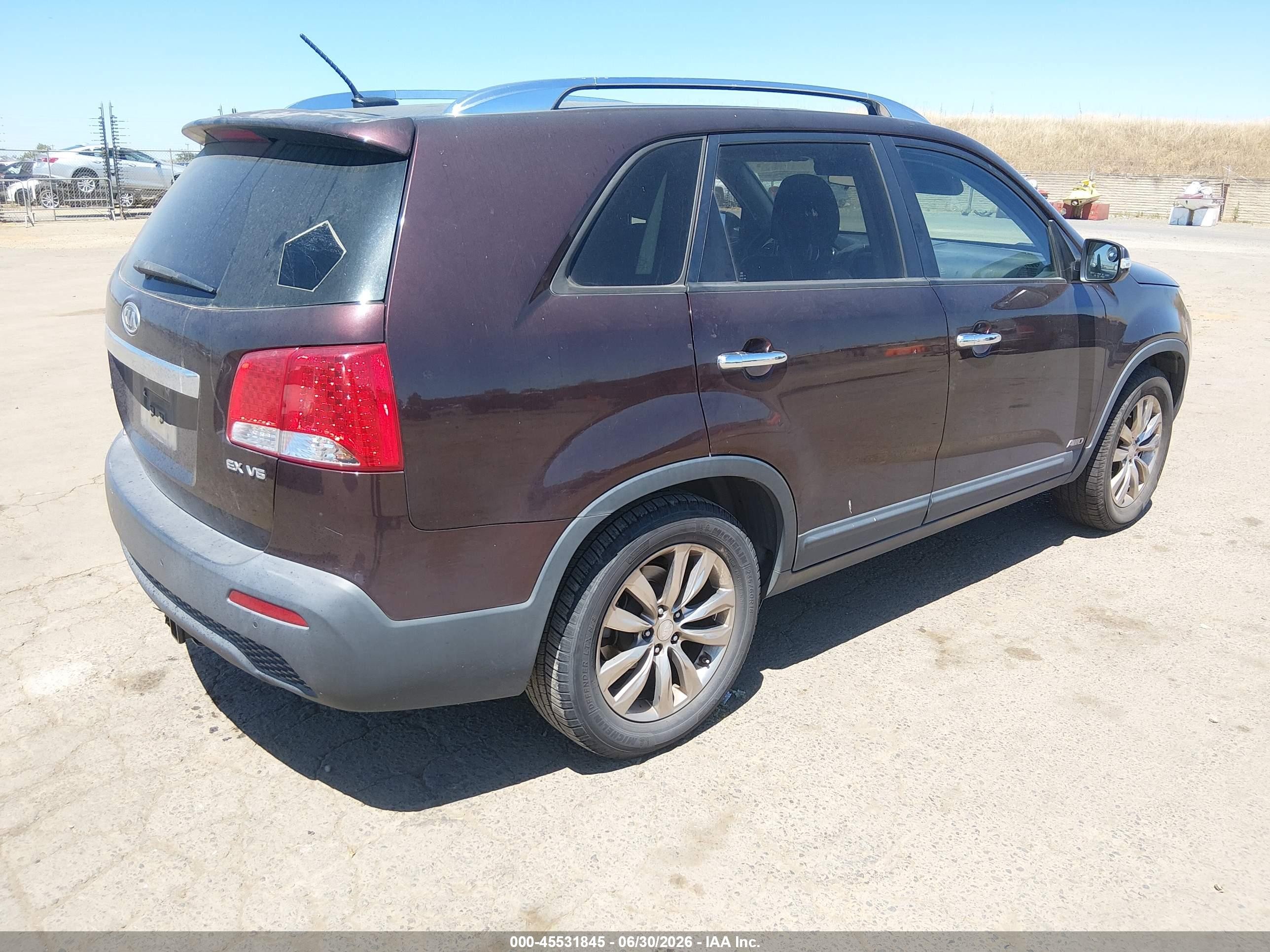 2011 Kia Sorento Ex V6 Maroon vin: 5XYKUDA28BG151878