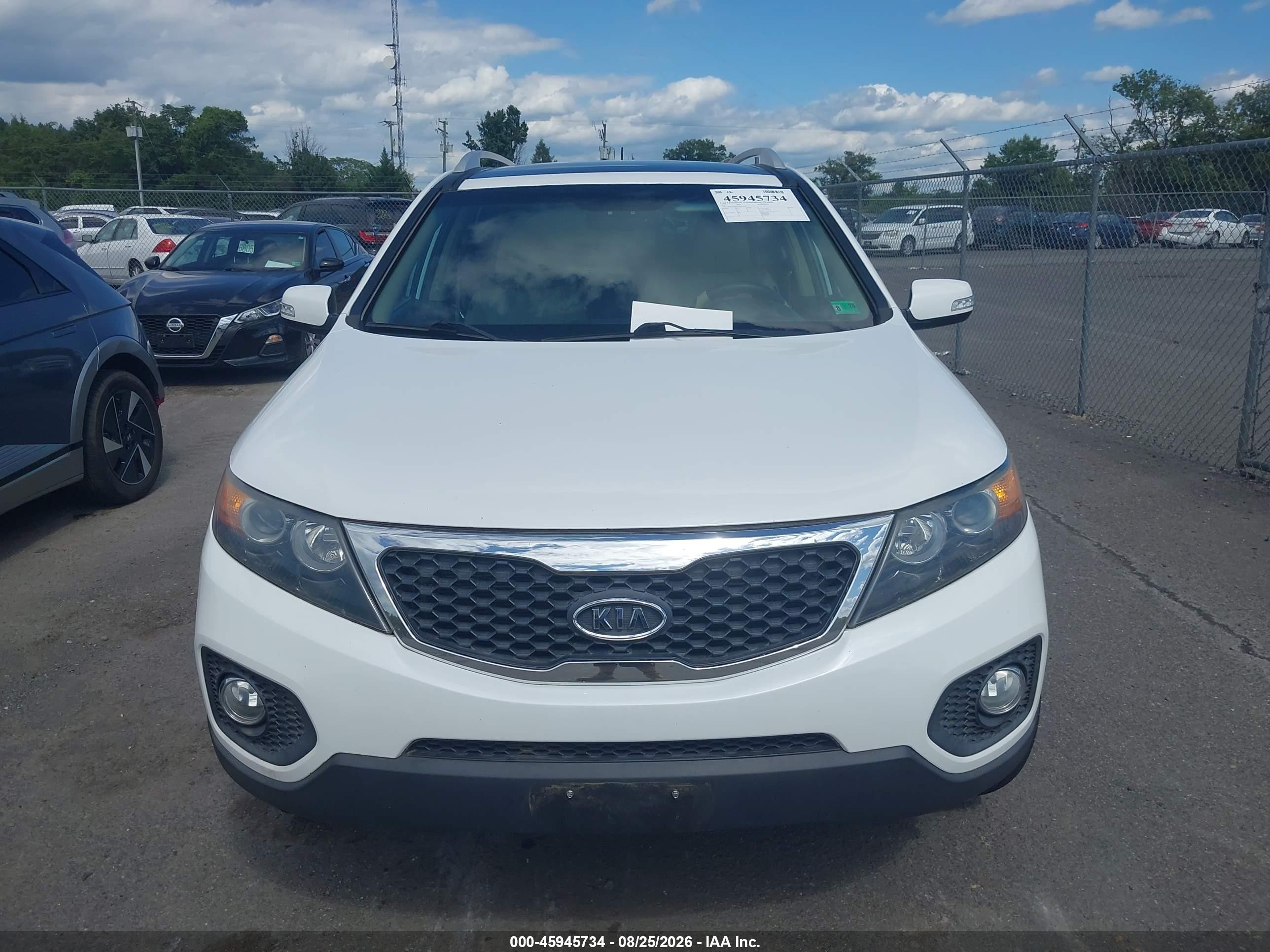 2013 Kia Sorento Ex V6 White vin: 5XYKUDA2XDG412849