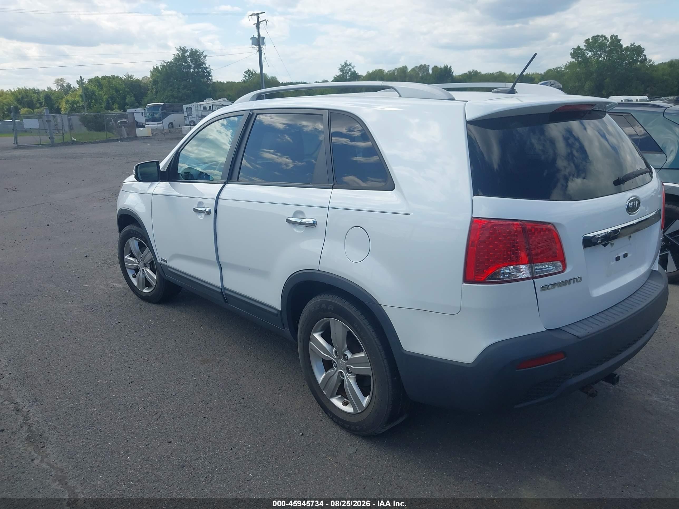 2013 Kia Sorento Ex V6 White vin: 5XYKUDA2XDG412849