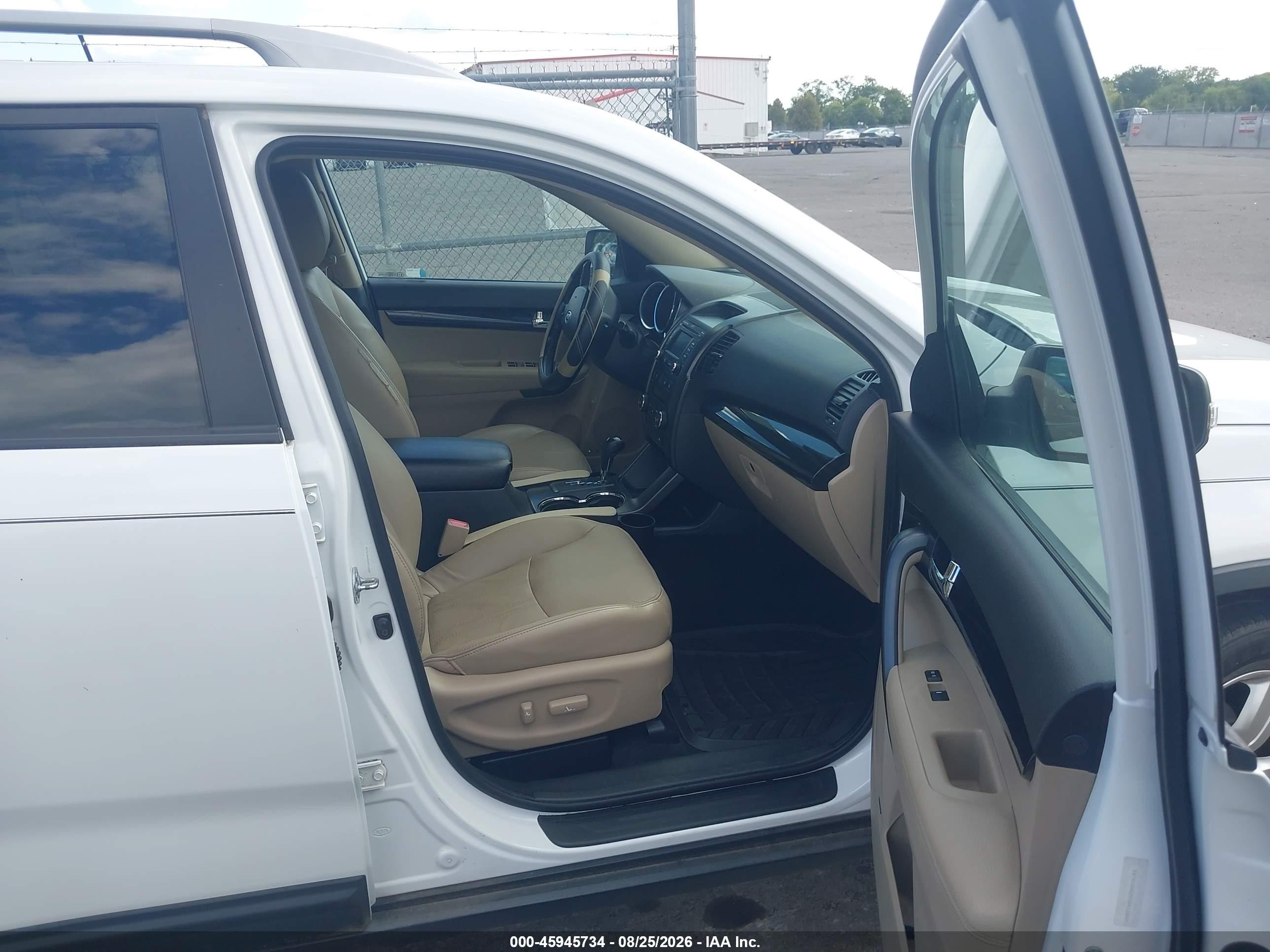 2013 Kia Sorento Ex V6 White vin: 5XYKUDA2XDG412849