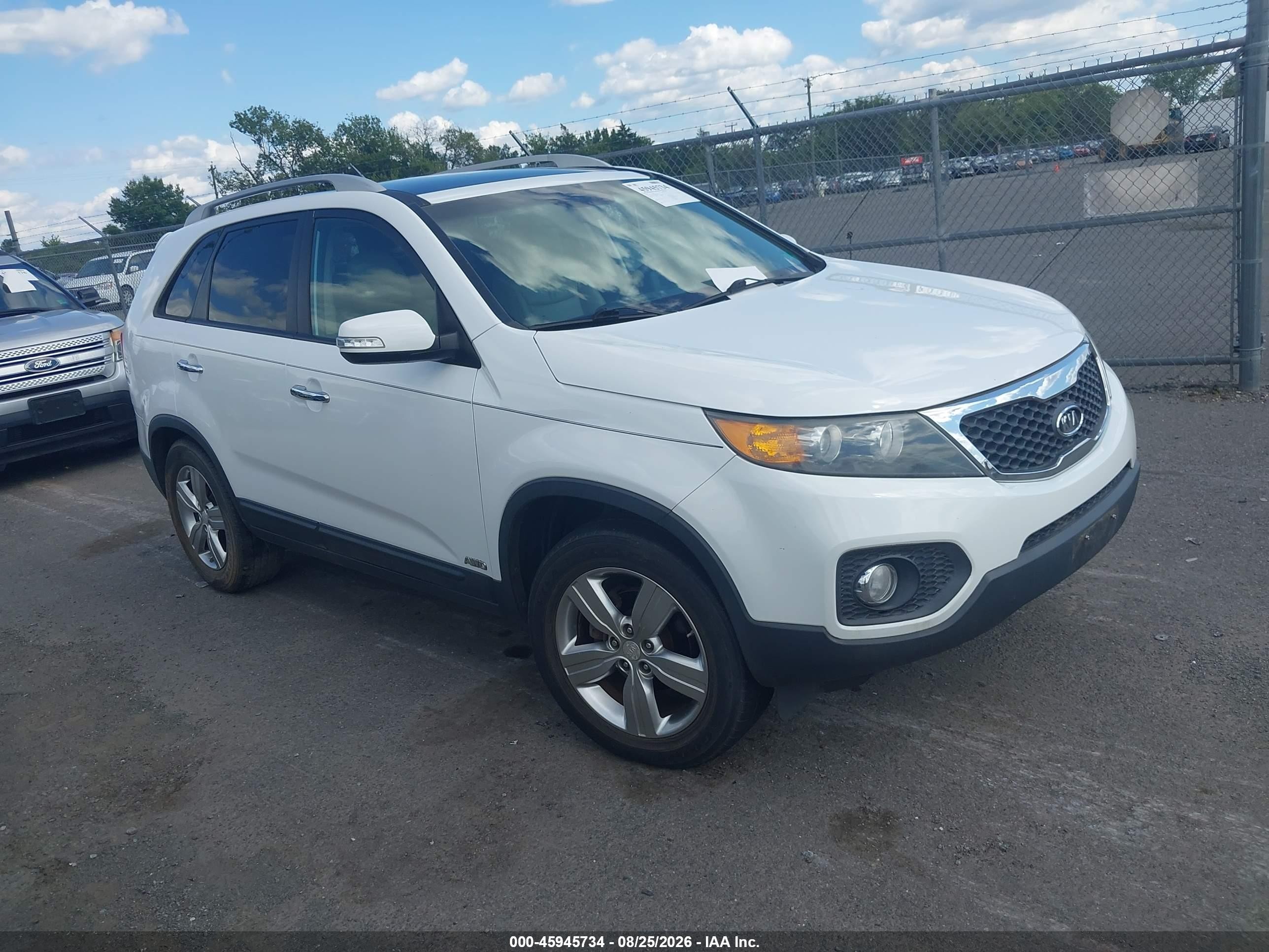 2013 Kia Sorento Ex V6 White vin: 5XYKUDA2XDG412849