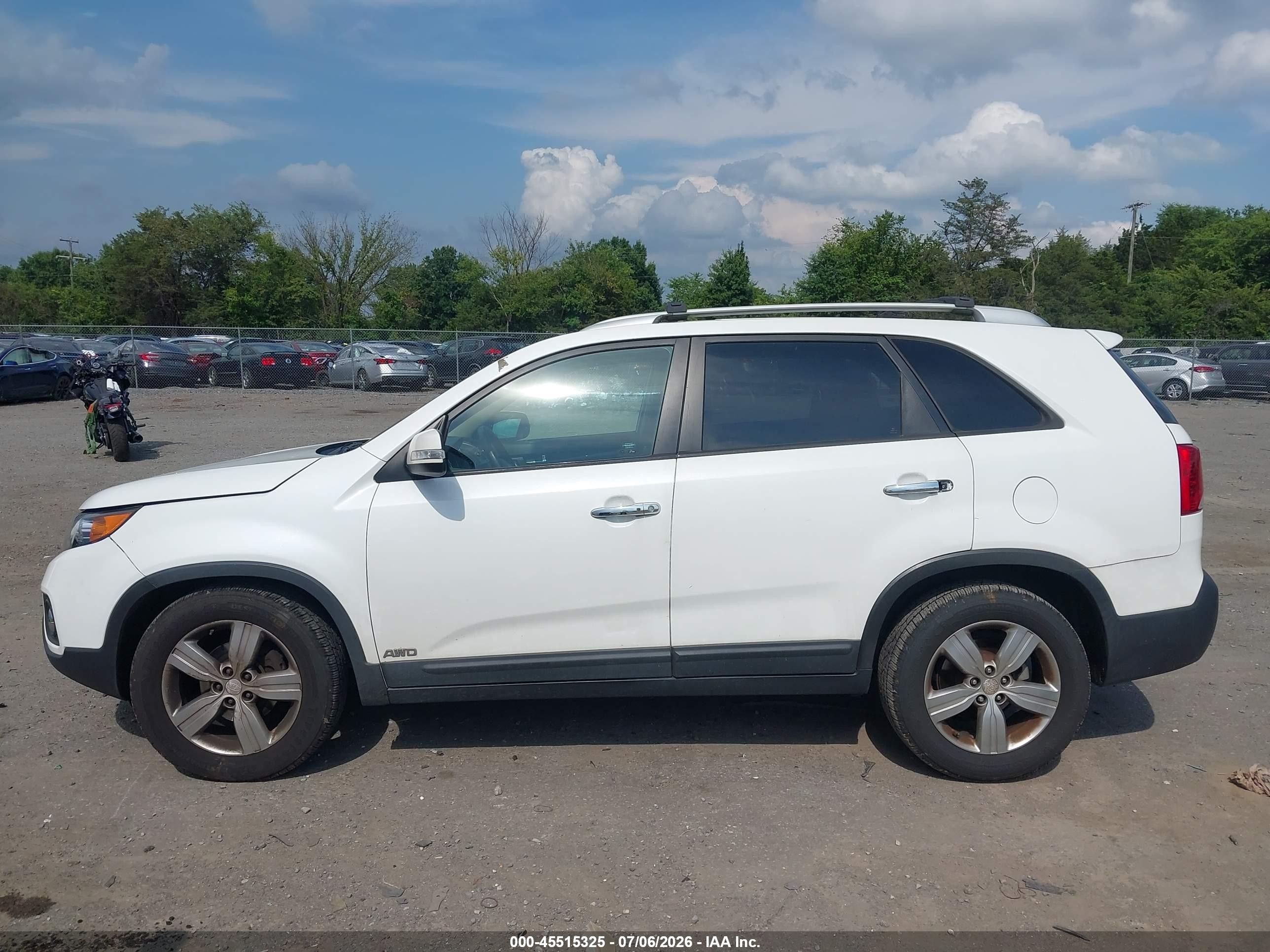 2013 Kia Sorento Ex White vin: 5XYKUDA69DG353716
