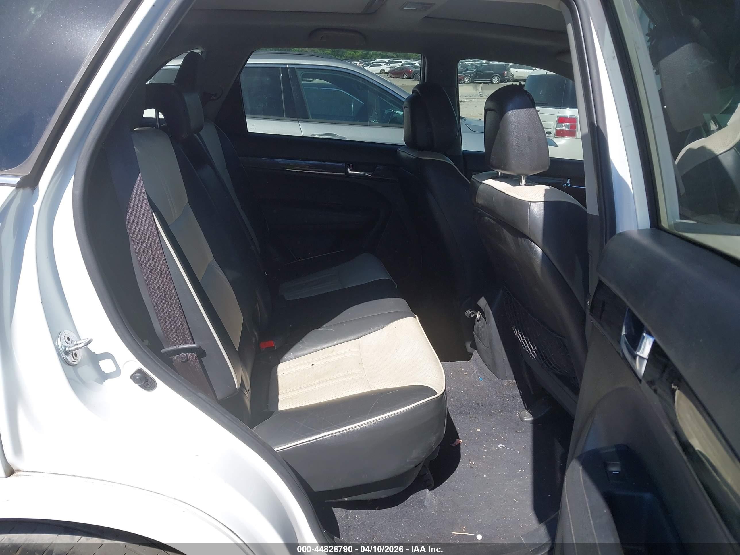 2012 Kia Sorento Sx V6 White vin: 5XYKW4A25CG261234