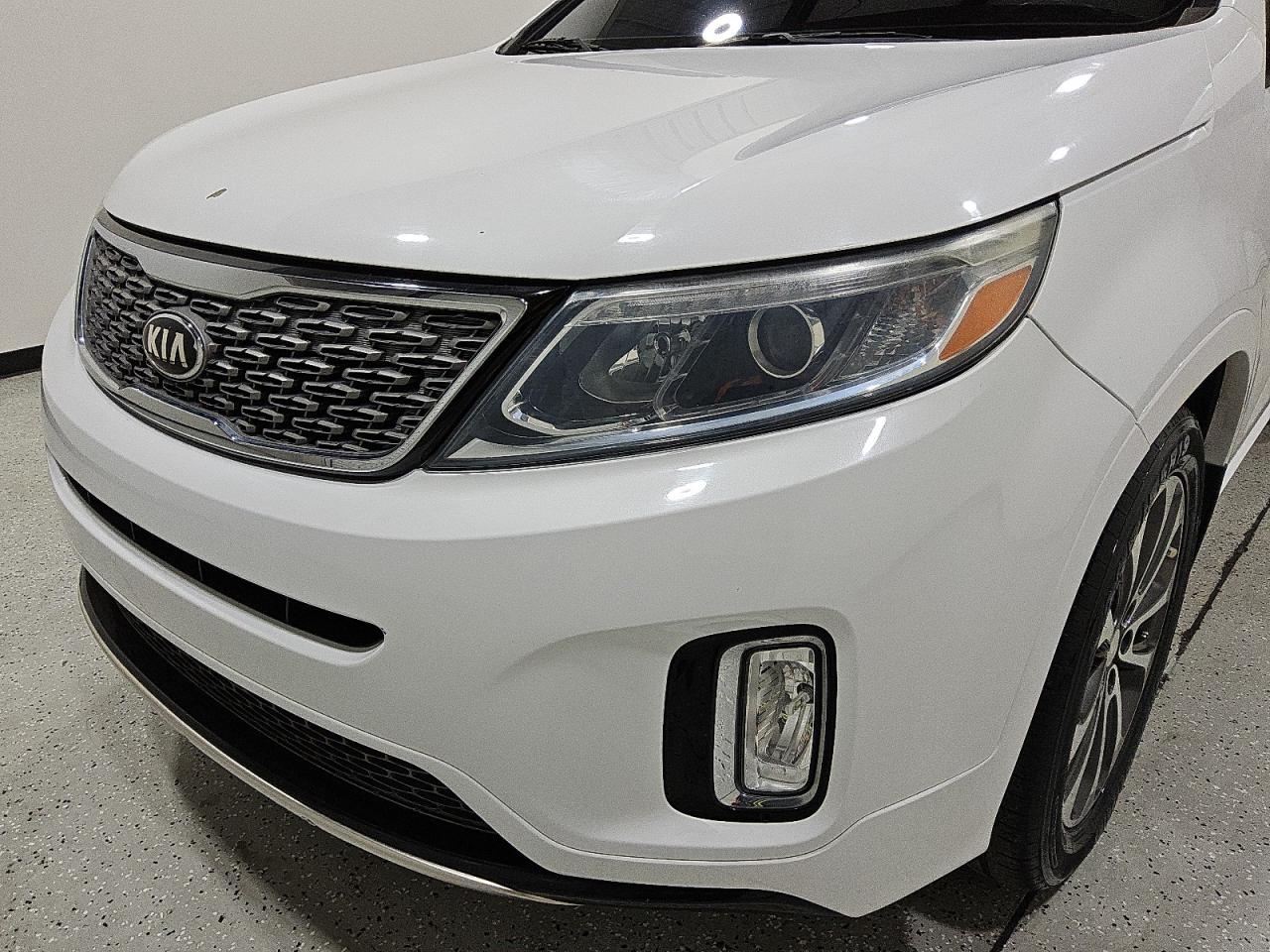 2015 Kia Sorento Sx Белый vin: 5XYKW4A70FG613250 Damage: Front Bumper, Previous Repair, Substandard Repair