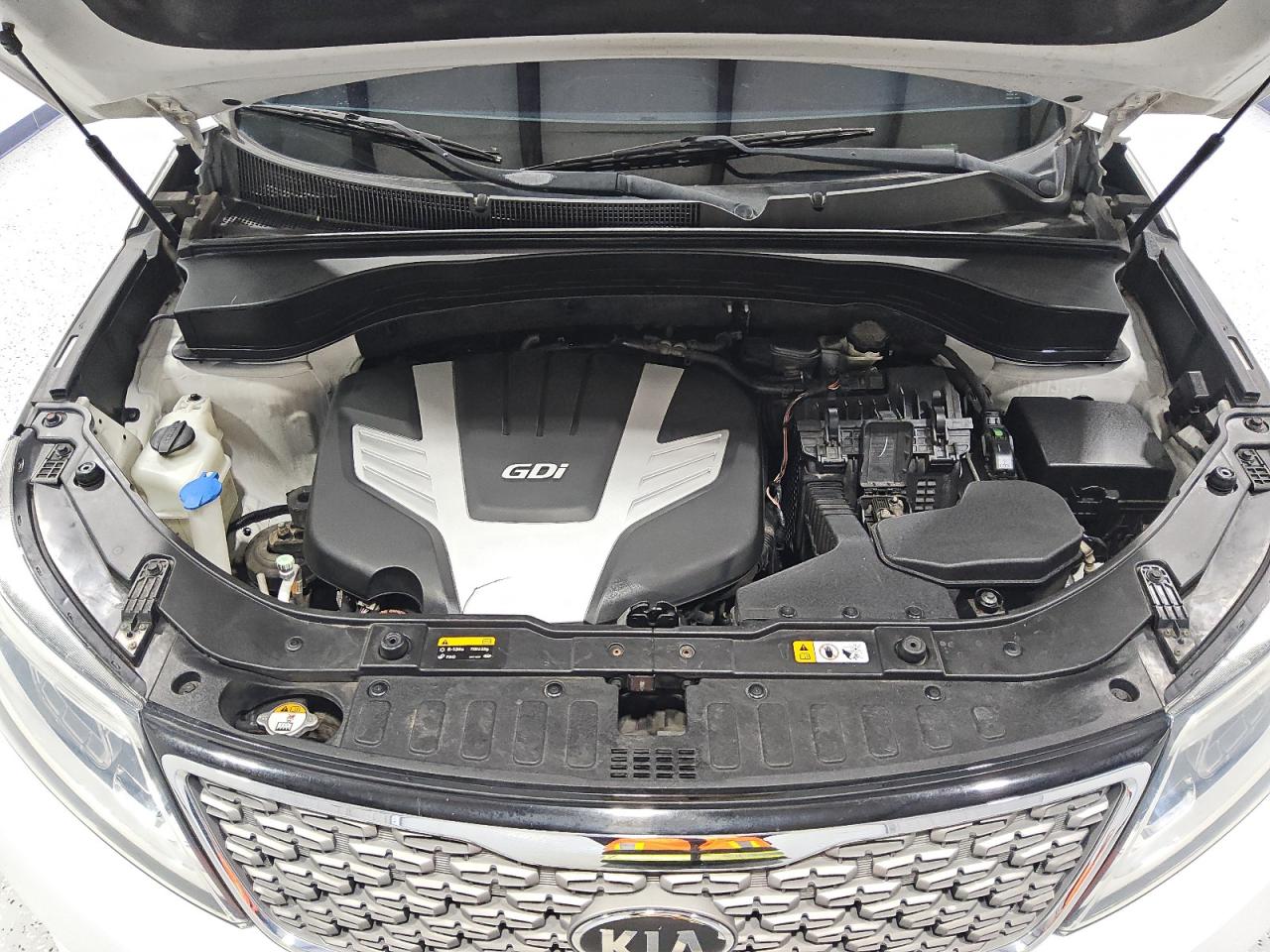 2015 Kia Sorento Sx Белый vin: 5XYKW4A70FG613250 Damage: Oil, Low Fluid, Unacceptable