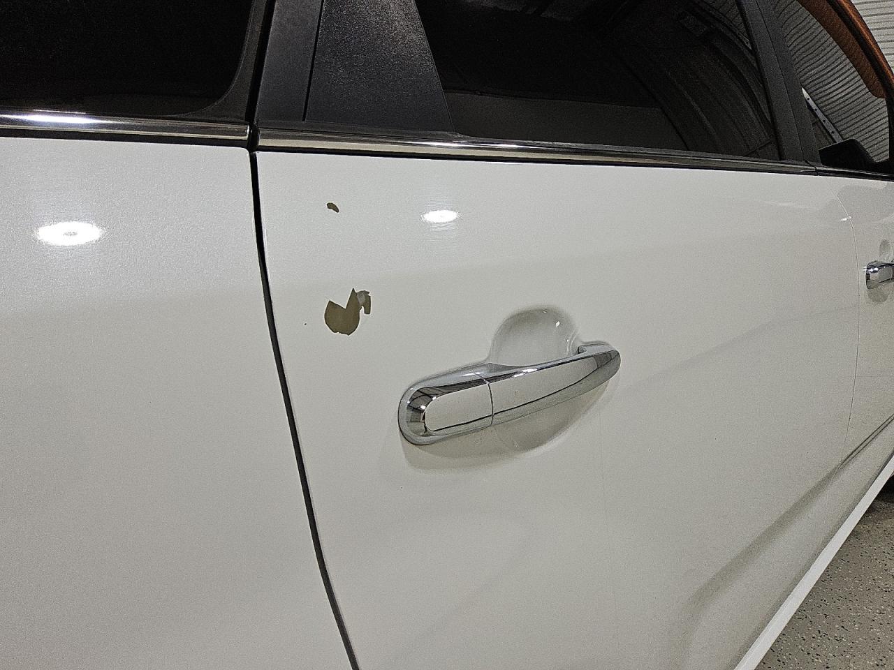 2015 Kia Sorento Sx Белый vin: 5XYKW4A70FG613250 Damage: Right Rear Door, Peeling, 4 To 5 Inches