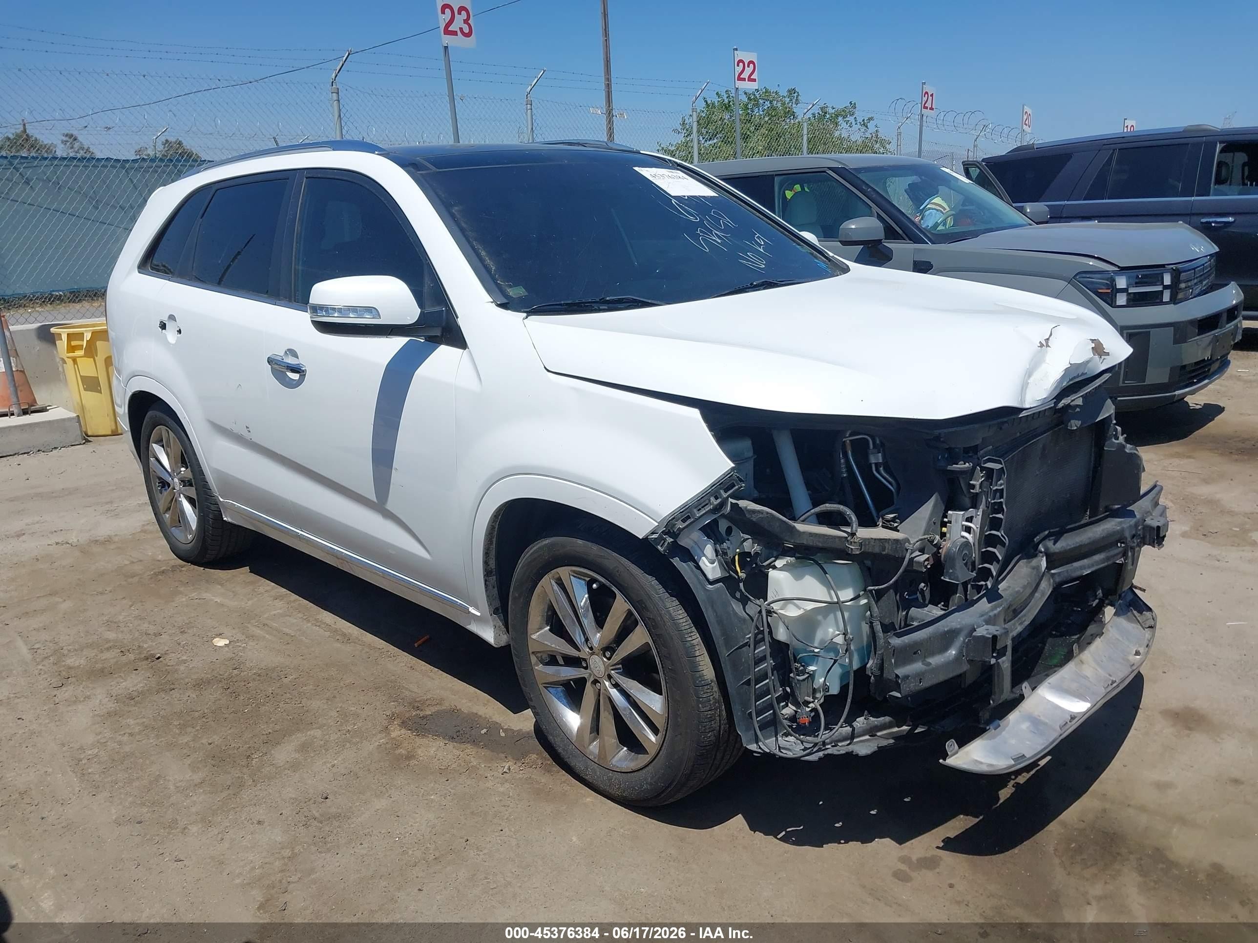 2014 Kia Sorento Limited V6 White vin: 5XYKW4A74EG483004