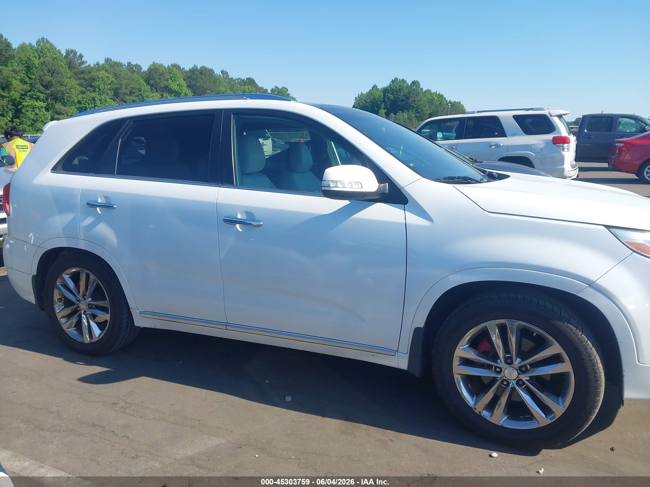 2014 Kia Sorento Limited V6 Белый vin: 5XYKW4A75EG494660