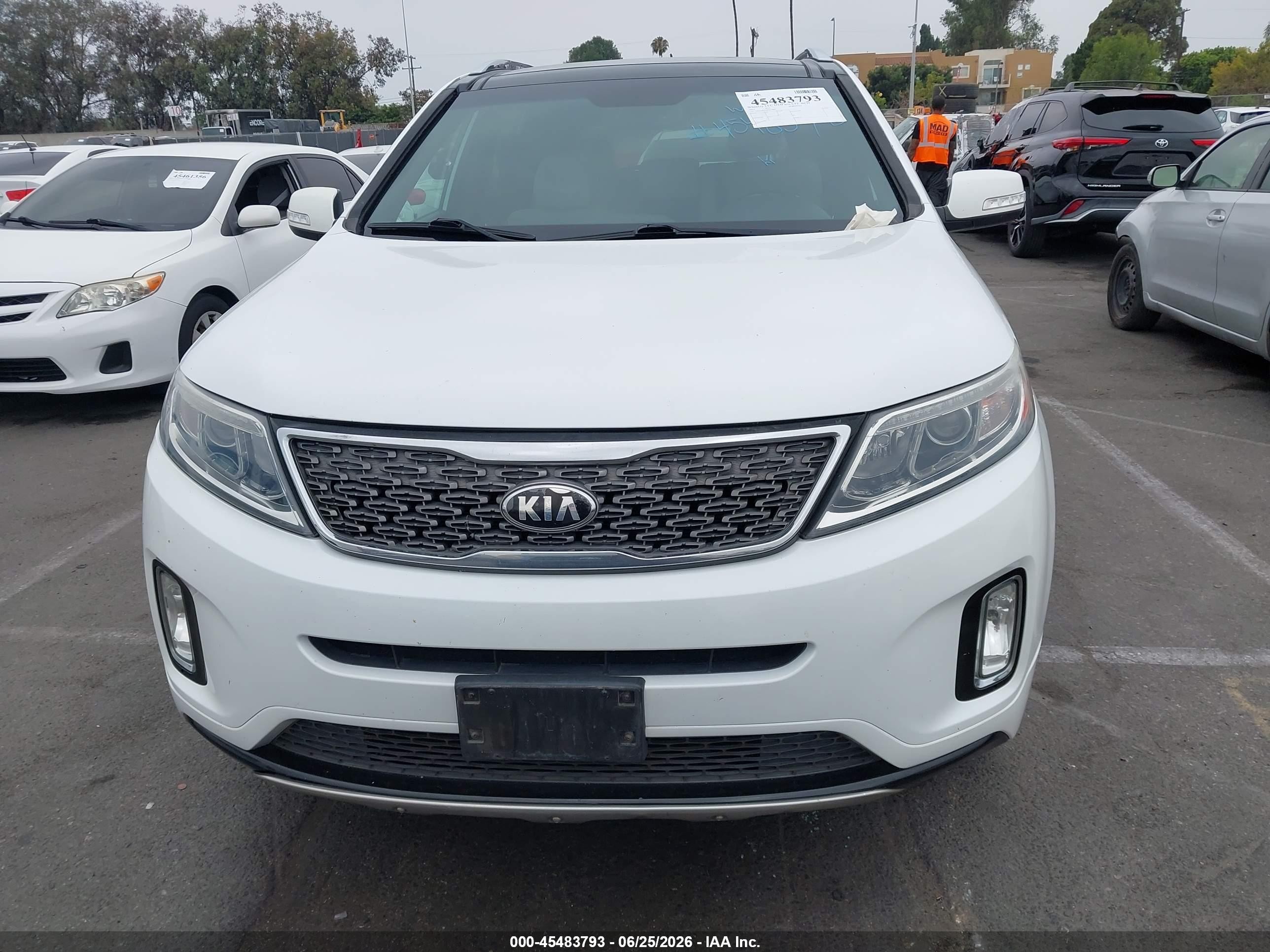 2015 Kia Sorento Limited V6 White vin: 5XYKW4A76FG594087
